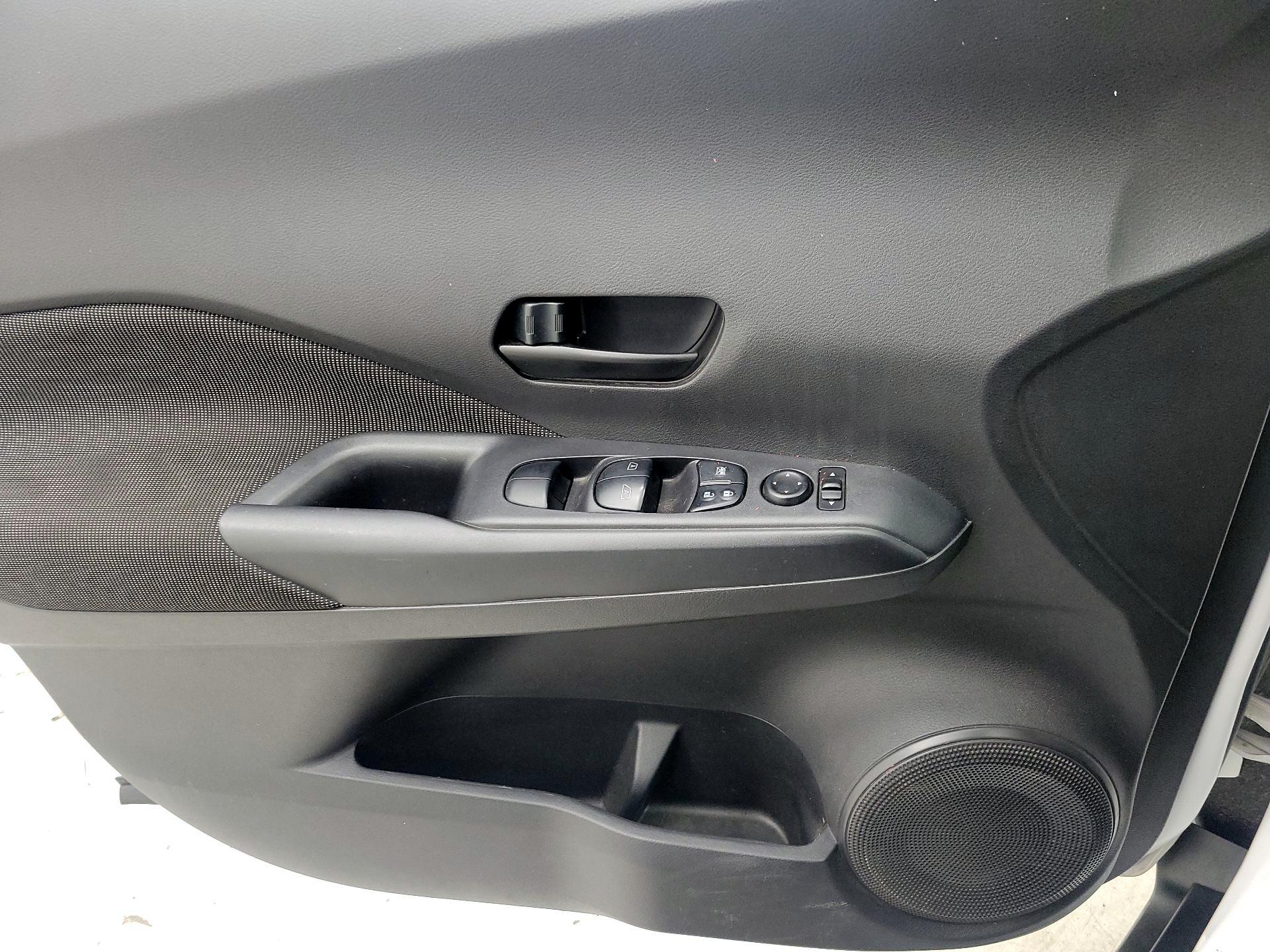 Thumbnail: 2020 Nissan Kicks - 12