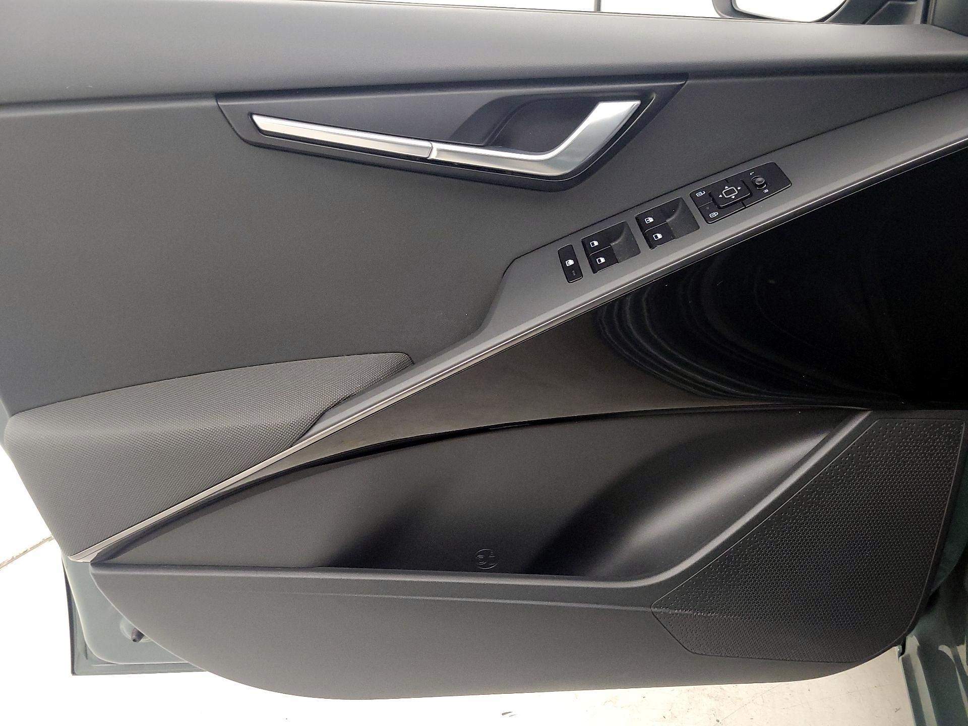 Thumbnail: 2023 Kia Niro - 12