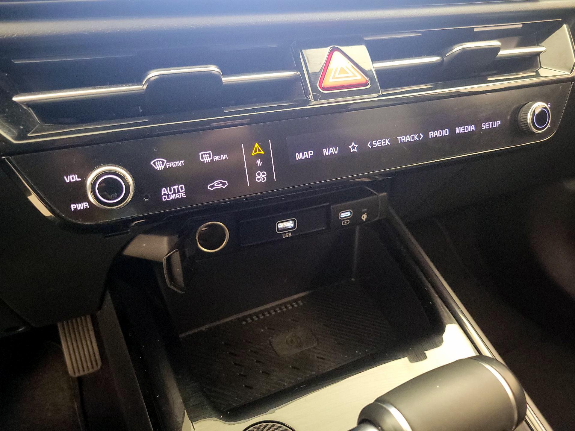 Thumbnail: 2023 Kia Niro - 16