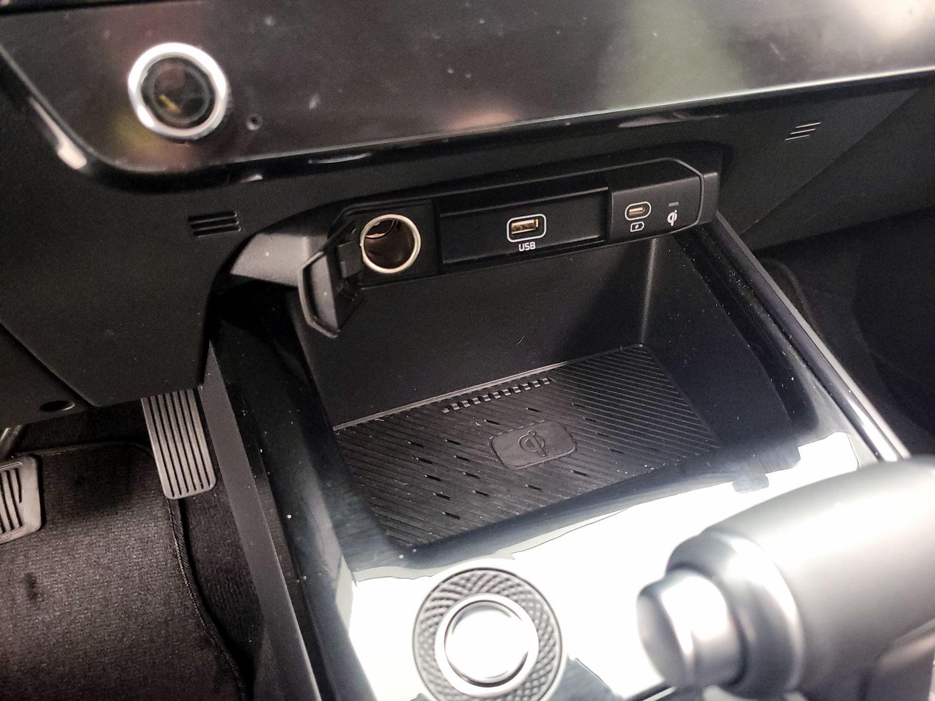 Thumbnail: 2023 Kia Niro - 18