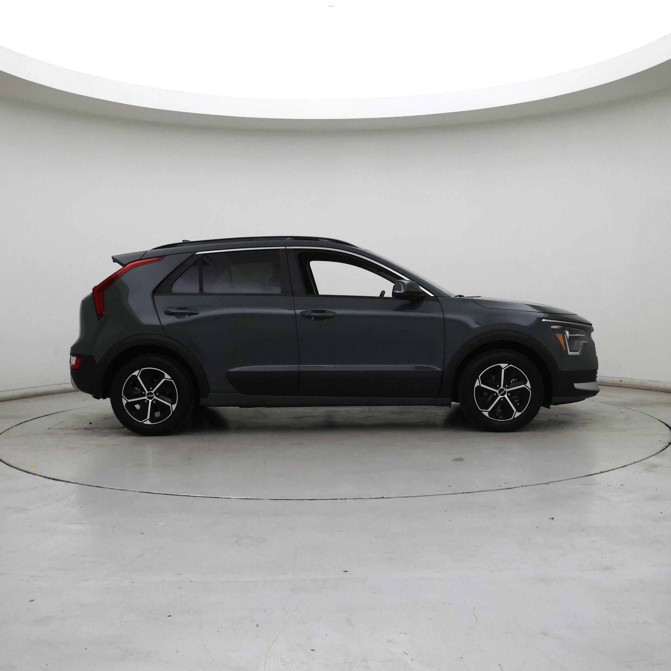Thumbnail: 2023 Kia Niro - 7