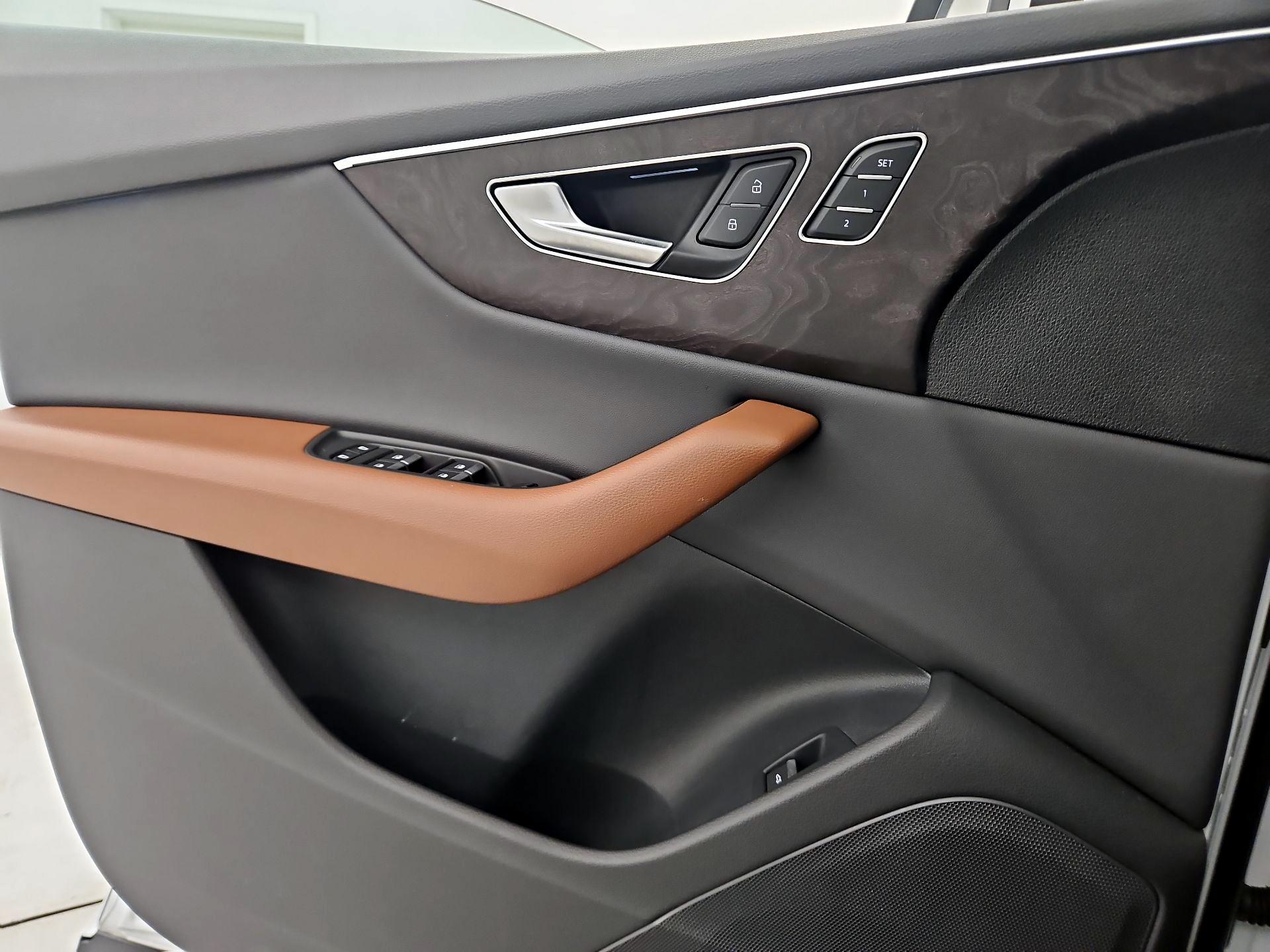 Thumbnail: 2022 Audi Q8 - 12