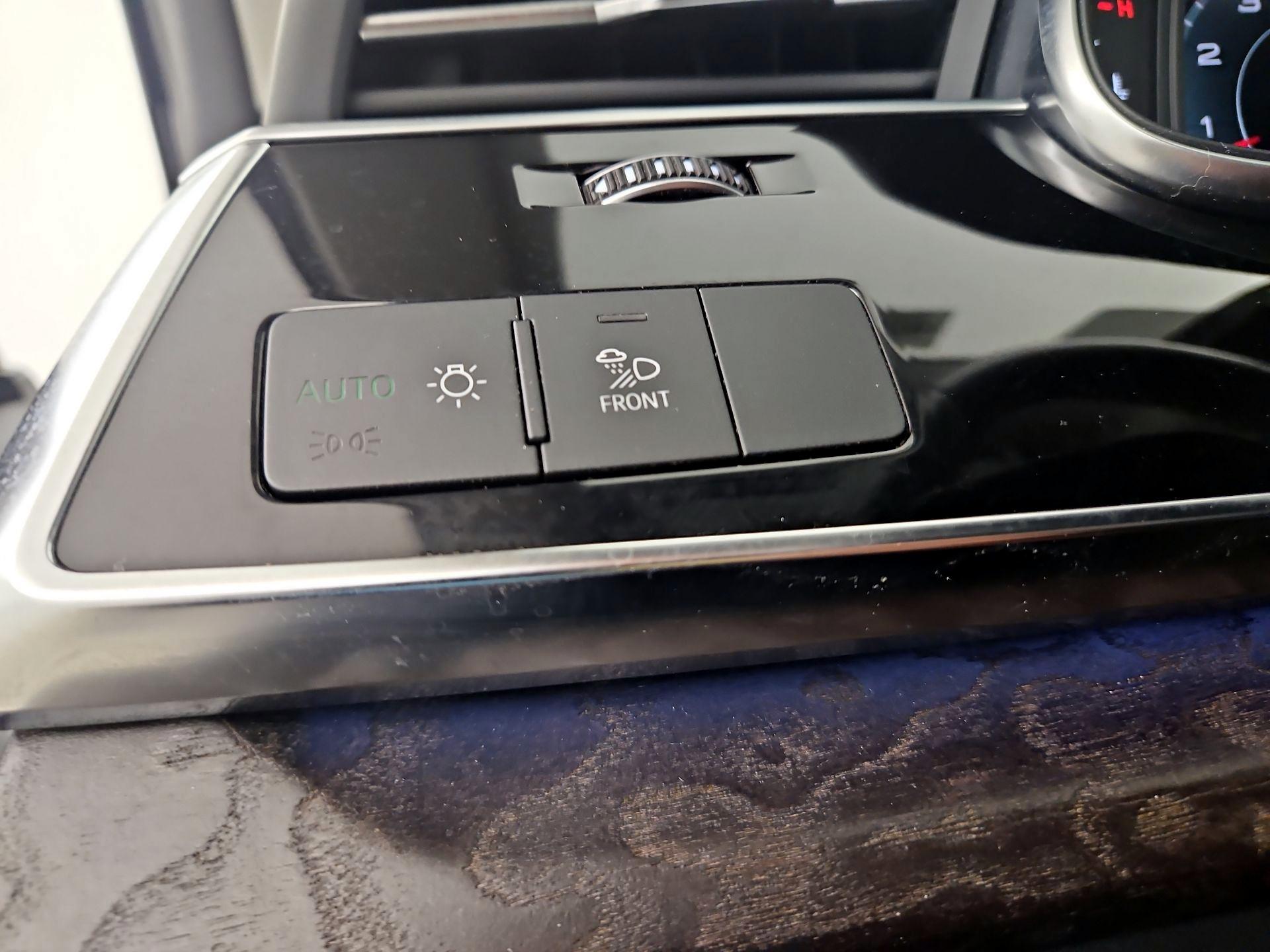 Thumbnail: 2022 Audi Q8 - 13