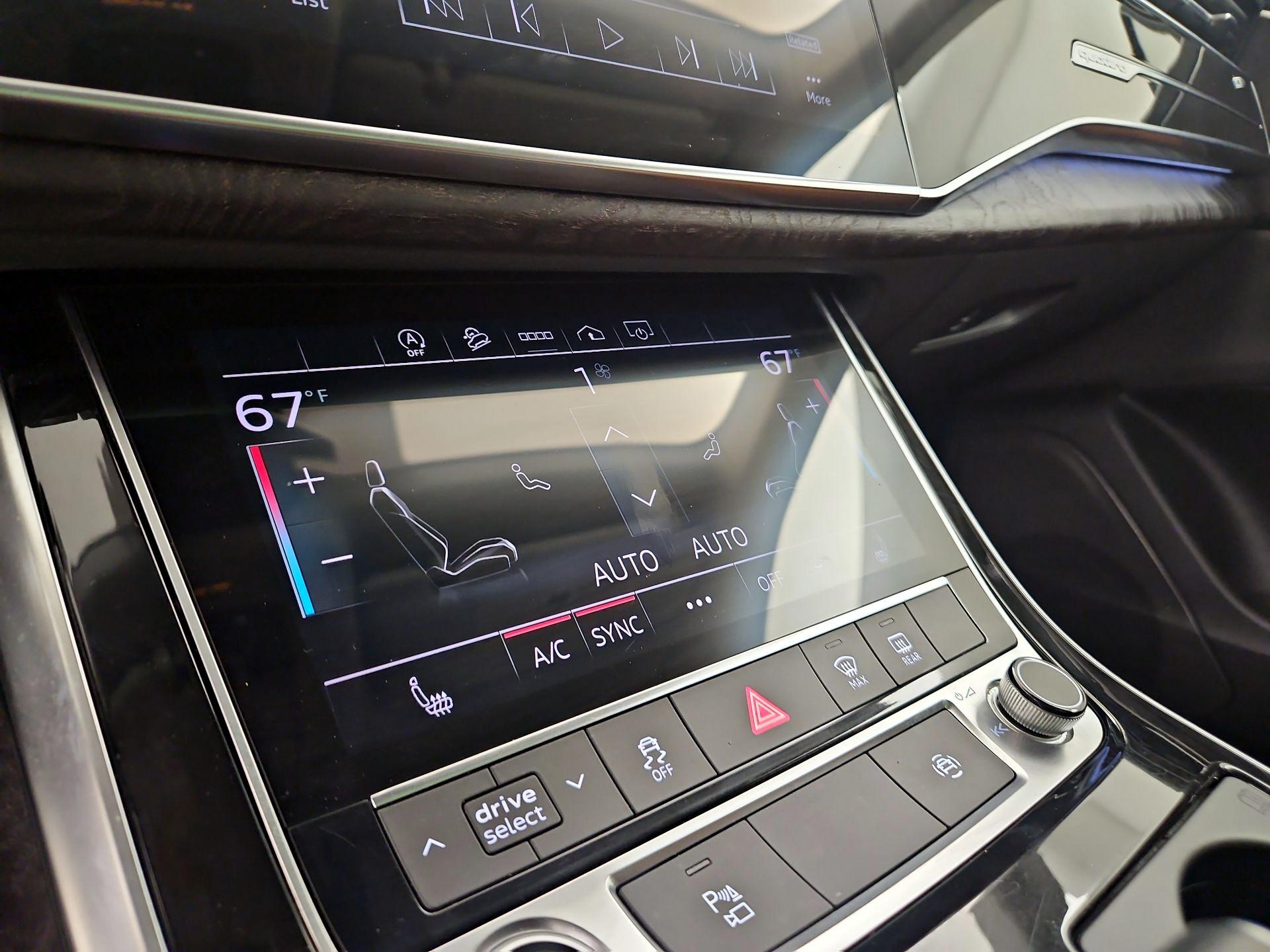 Thumbnail: 2022 Audi Q8 - 17