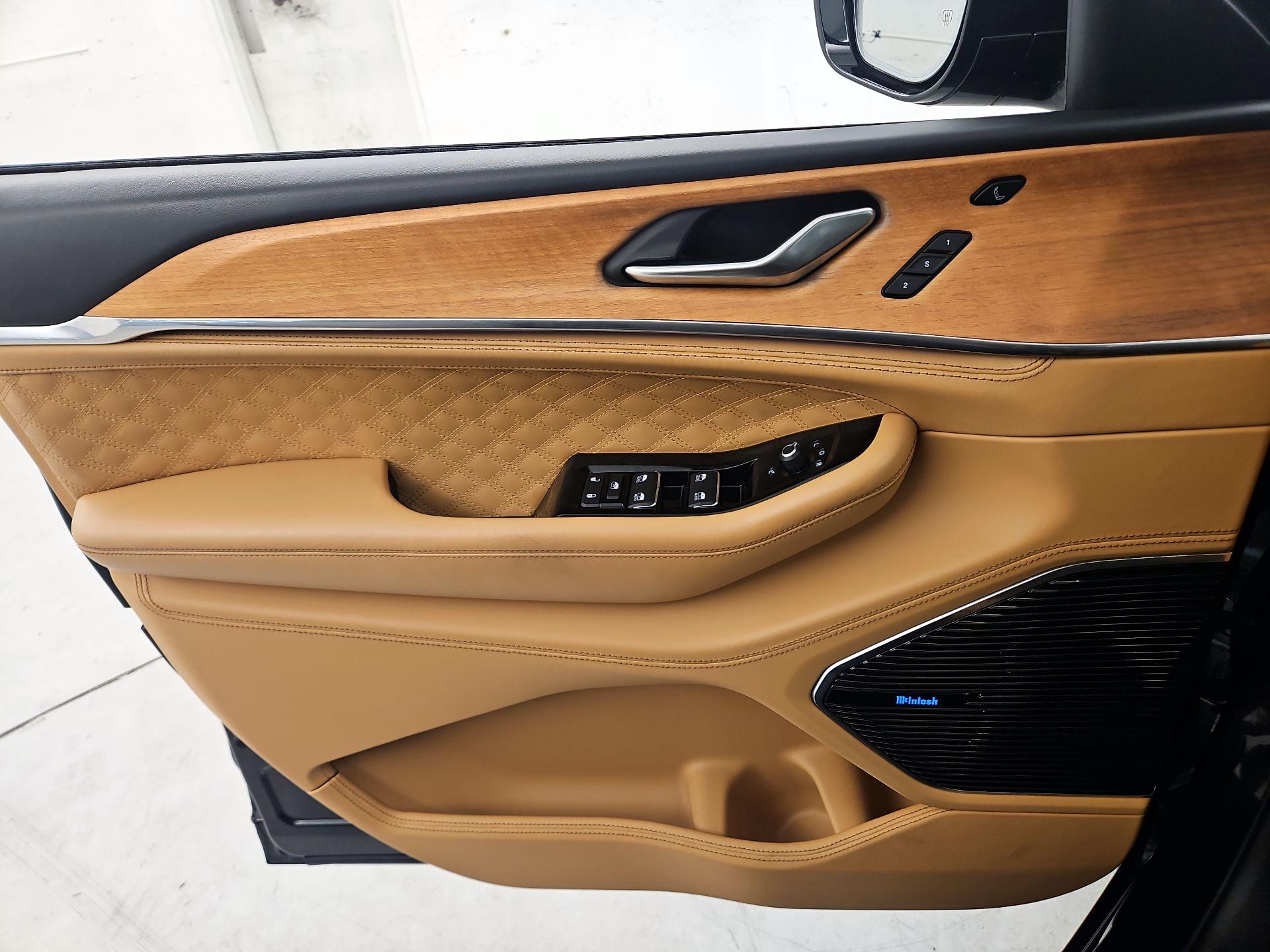 Thumbnail: 2022 Jeep Grand Cherokee - 12