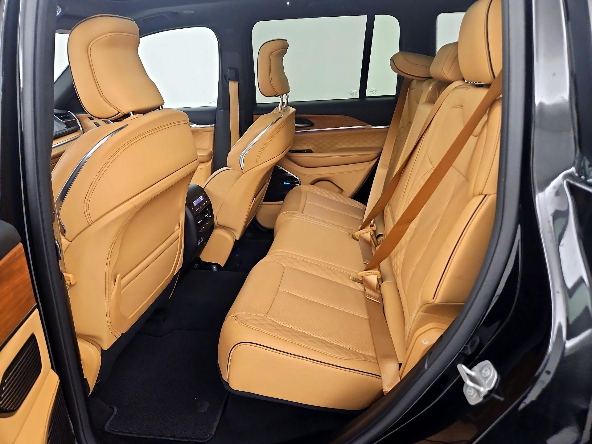 Thumbnail: 2022 Jeep Grand Cherokee - 20