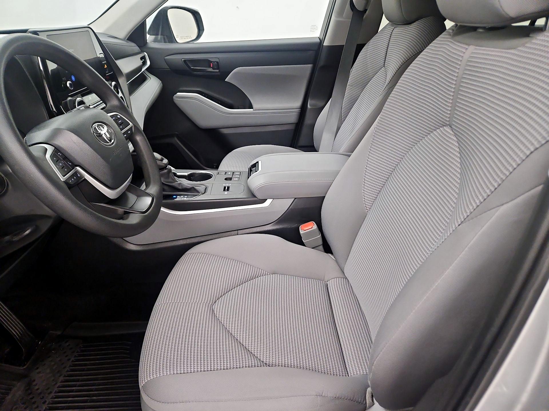 Thumbnail: 2023 Toyota Highlander - 11