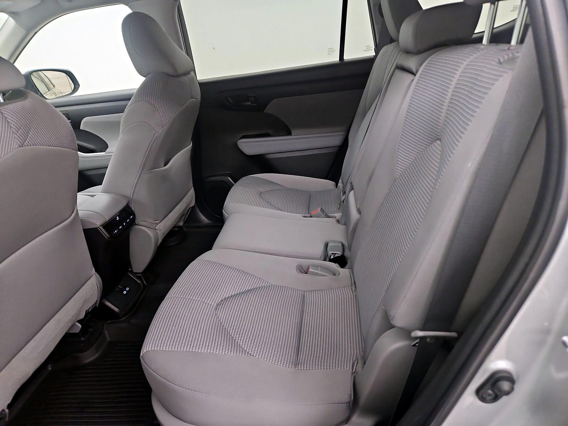 Thumbnail: 2023 Toyota Highlander - 19