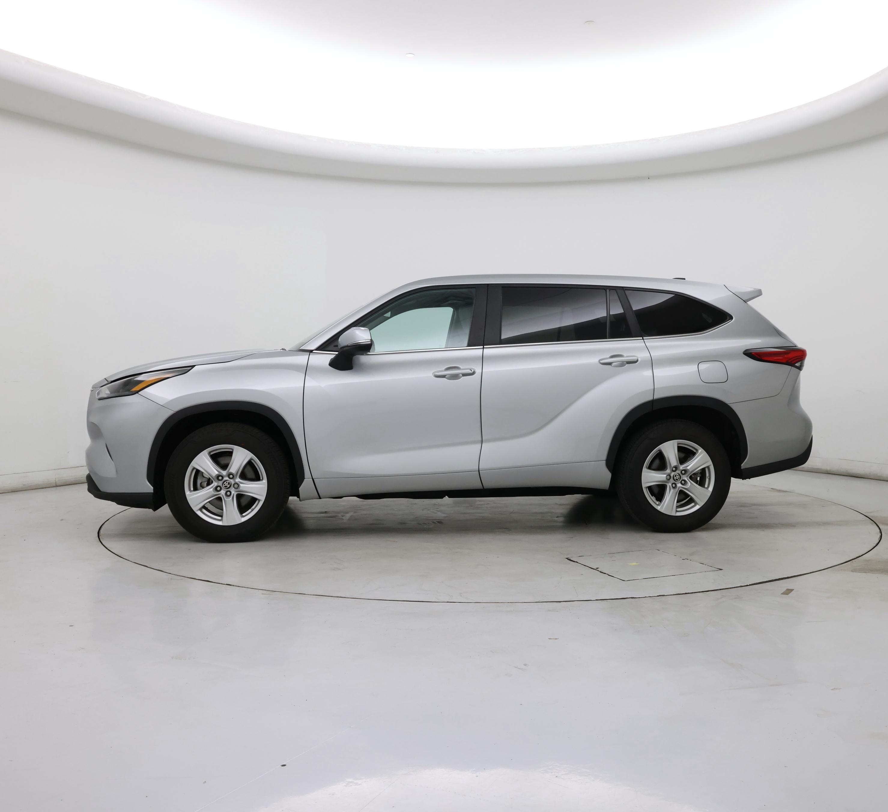 Thumbnail: 2023 Toyota Highlander - 3