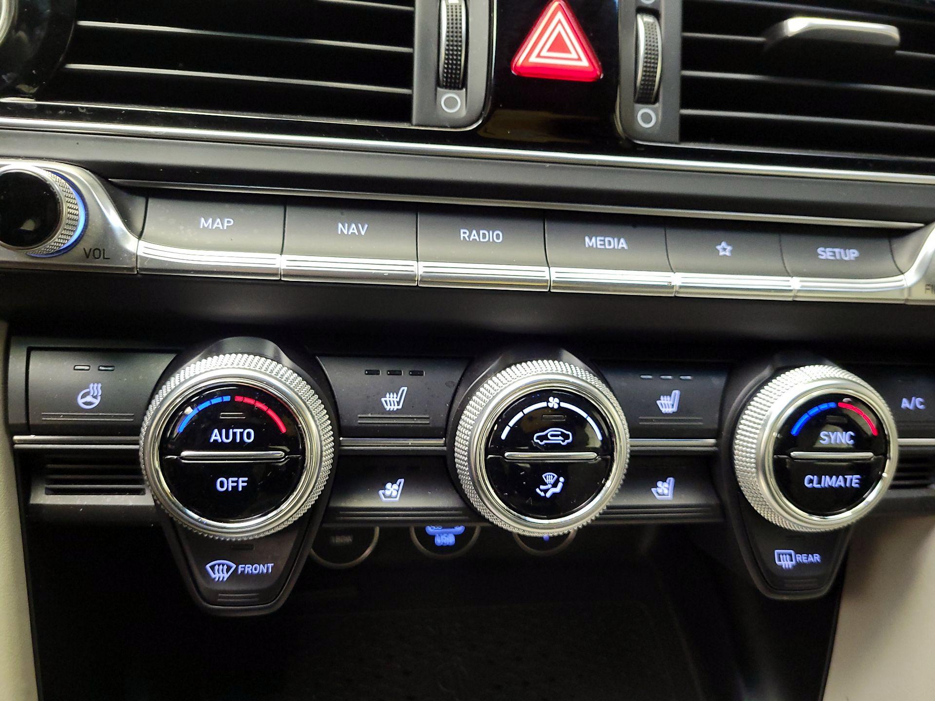 Thumbnail: 2023 Genesis G70 - 17