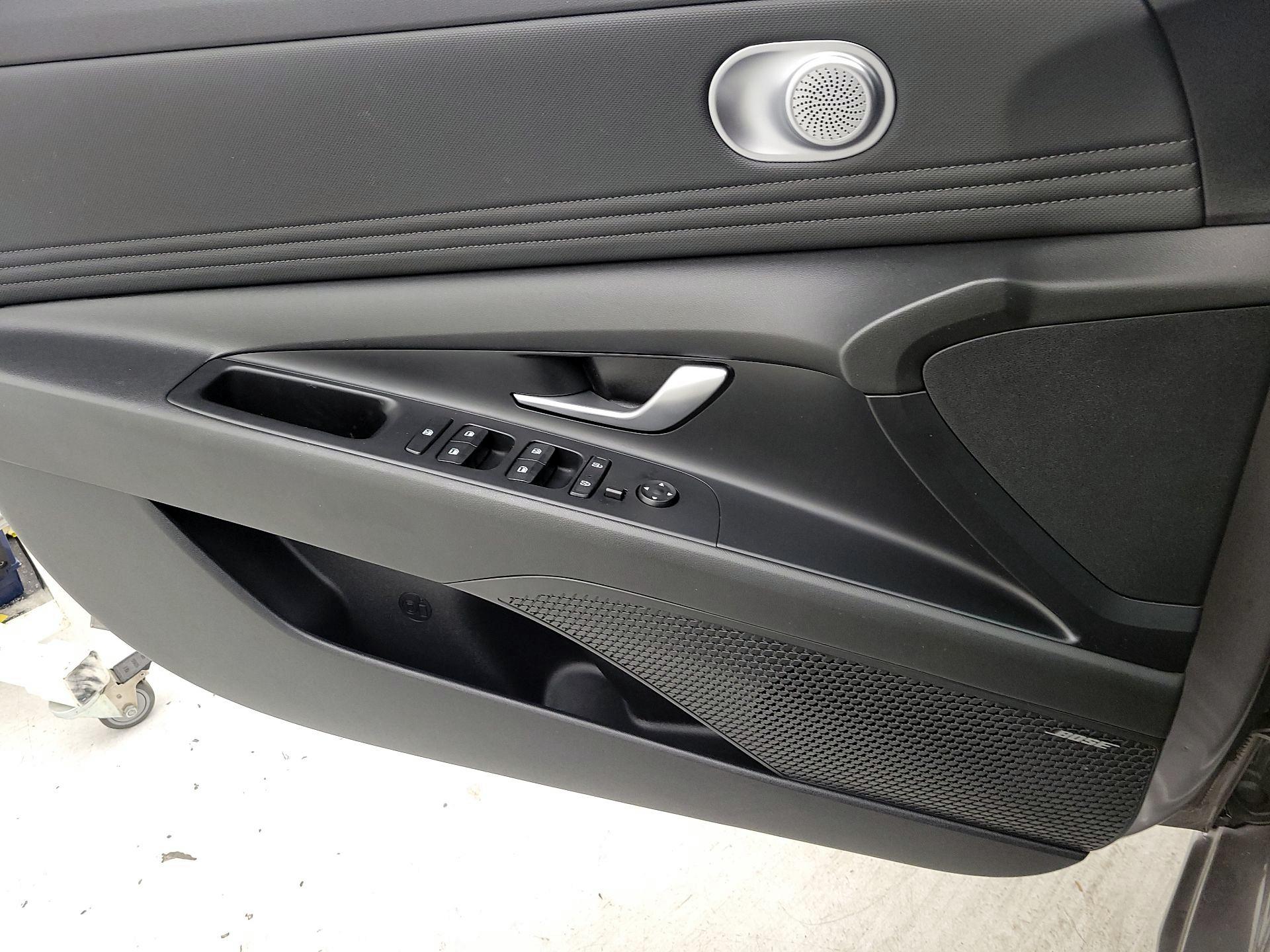 Thumbnail: 2023 Hyundai Elantra - 12