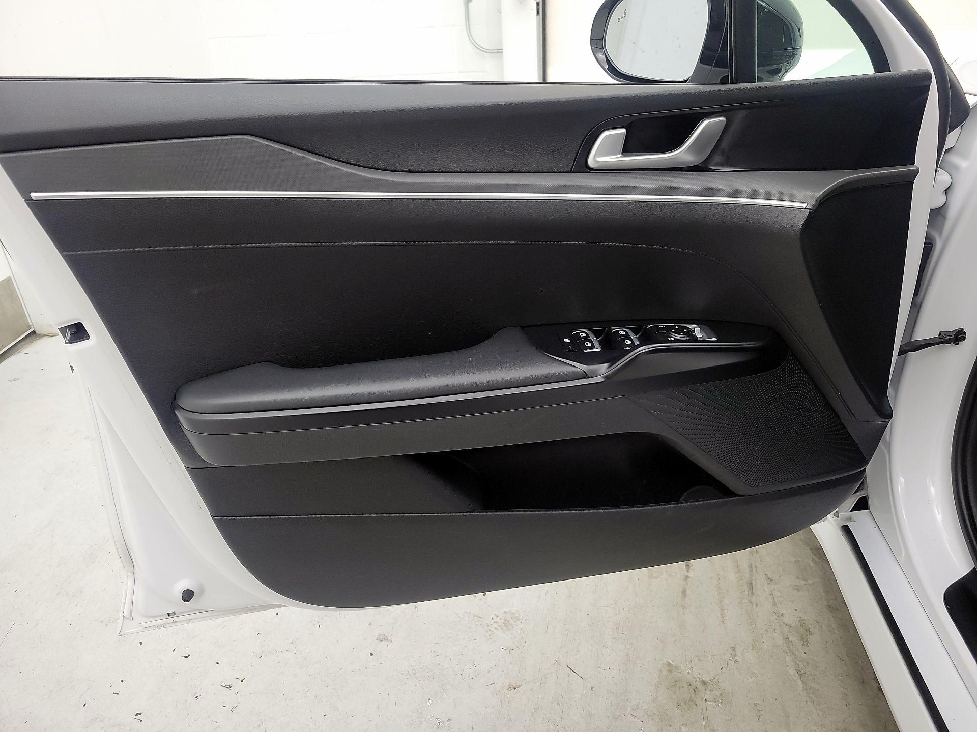 Thumbnail: 2022 Kia K5 - 12