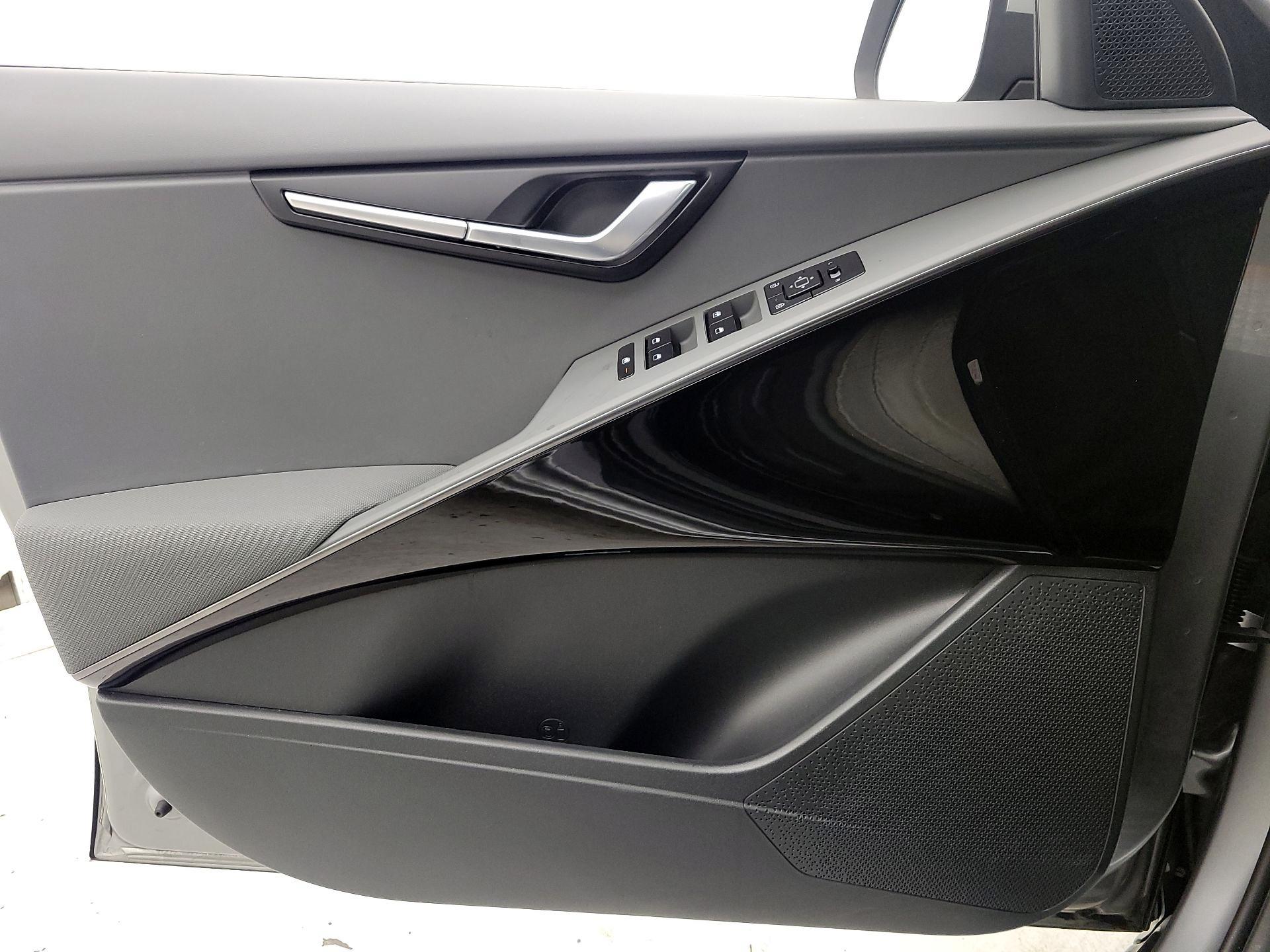 Thumbnail: 2023 Kia Niro - 12