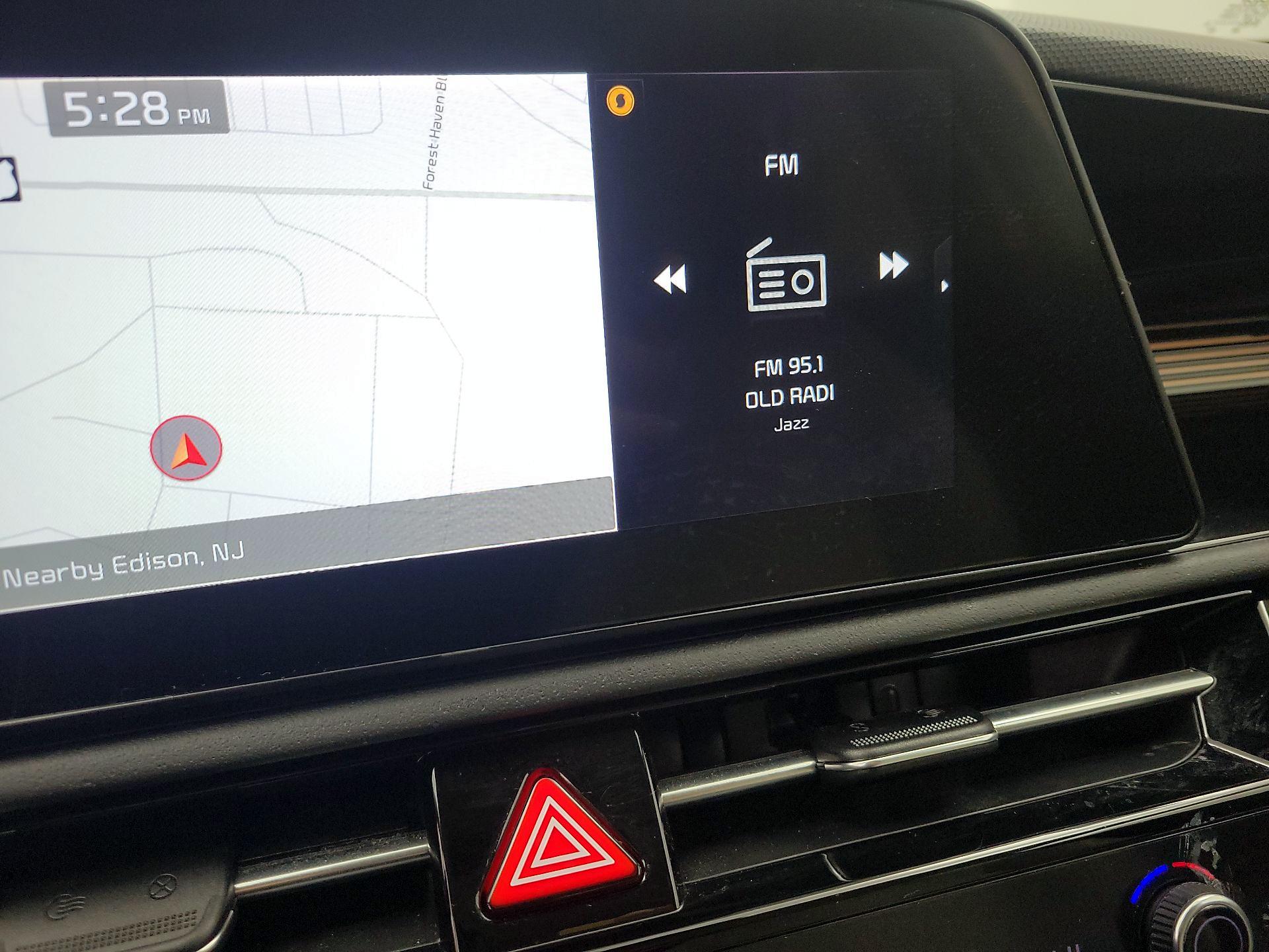 Thumbnail: 2023 Kia Niro - 16