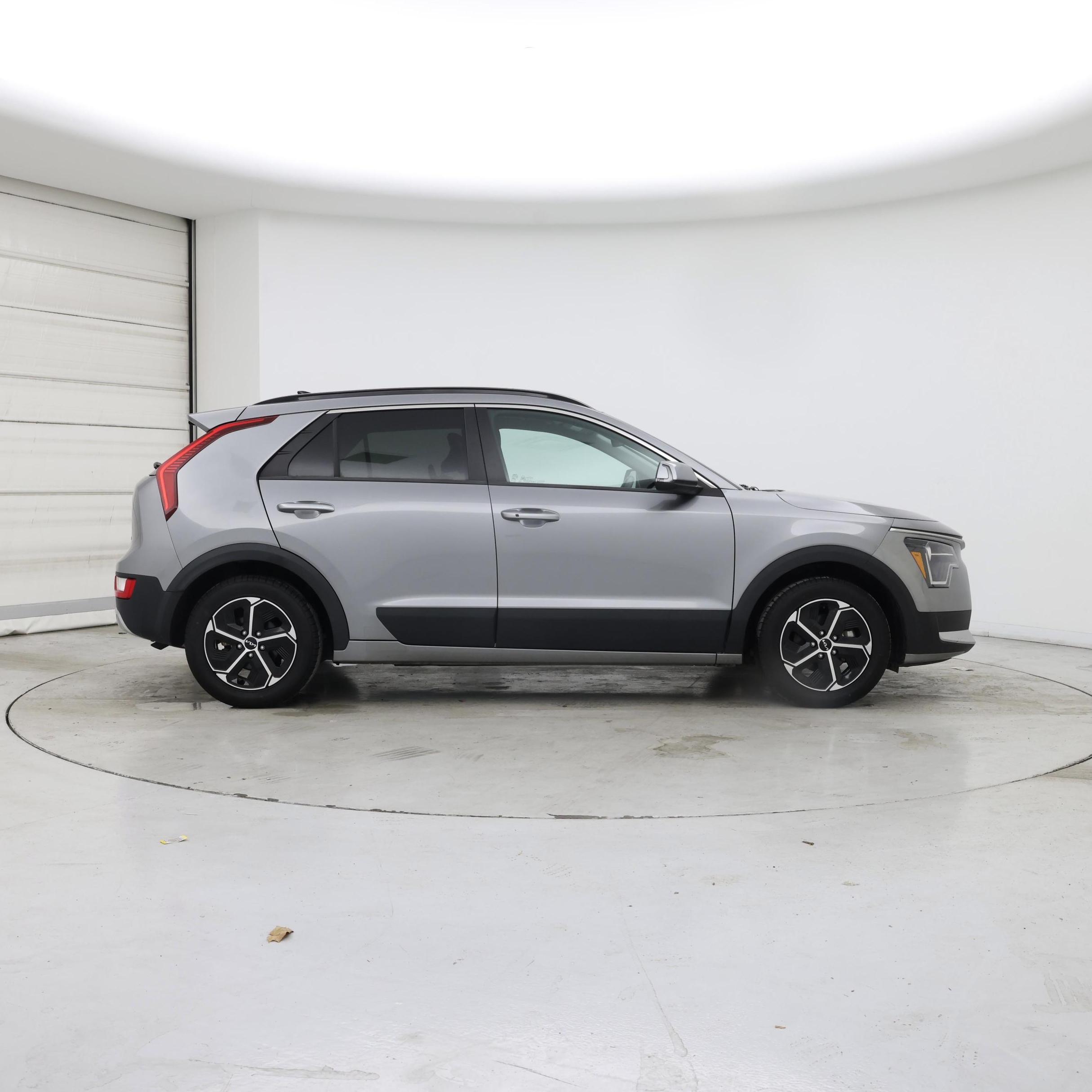 Thumbnail: 2023 Kia Niro - 7