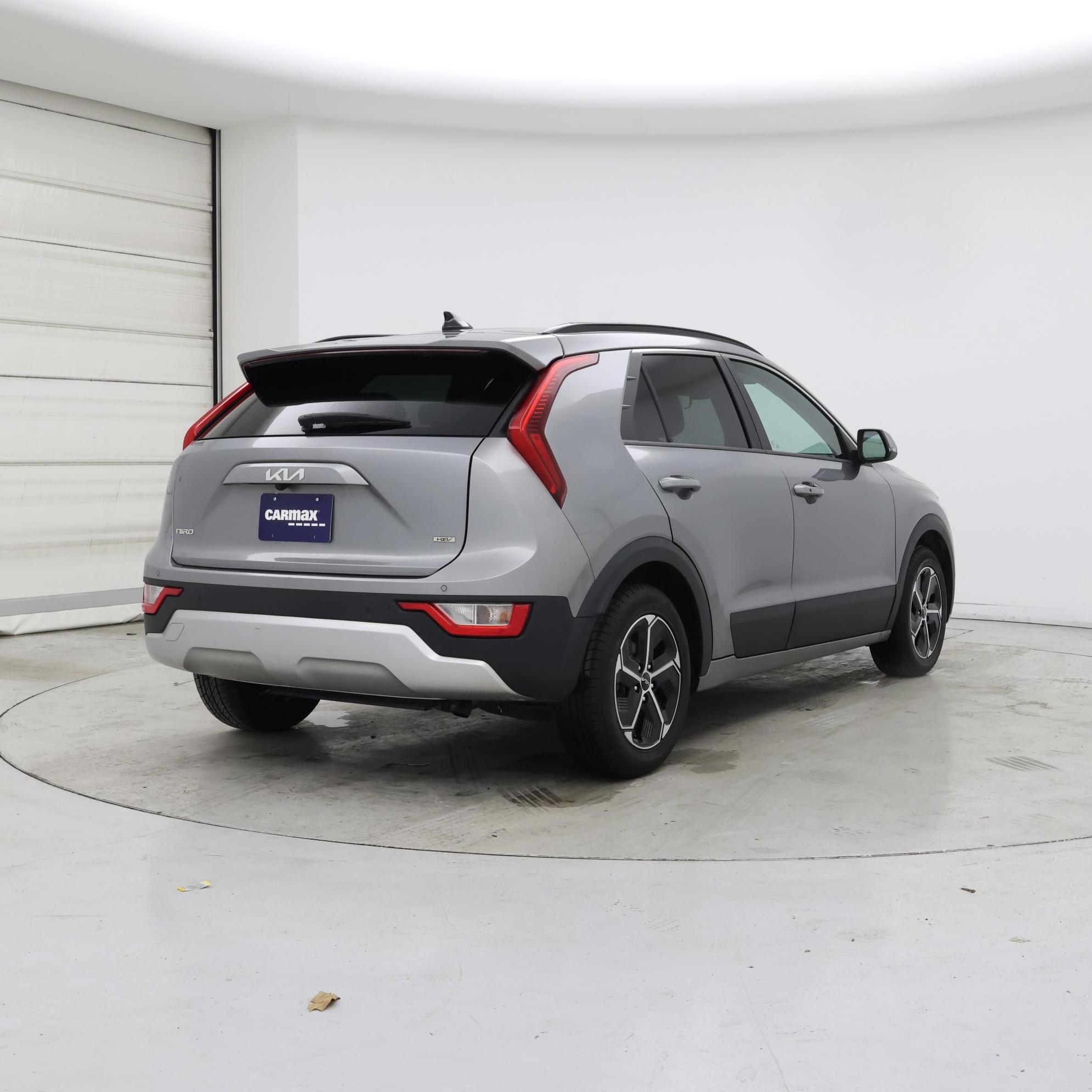 Thumbnail: 2023 Kia Niro - 8