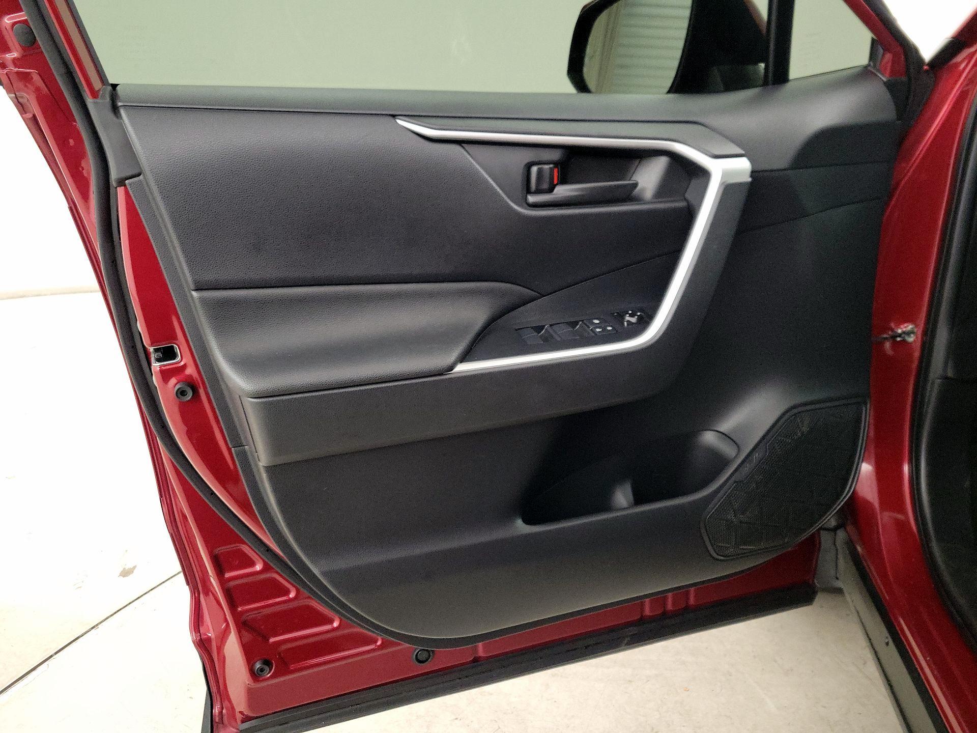 Thumbnail: 2022 Toyota RAV4 - 12