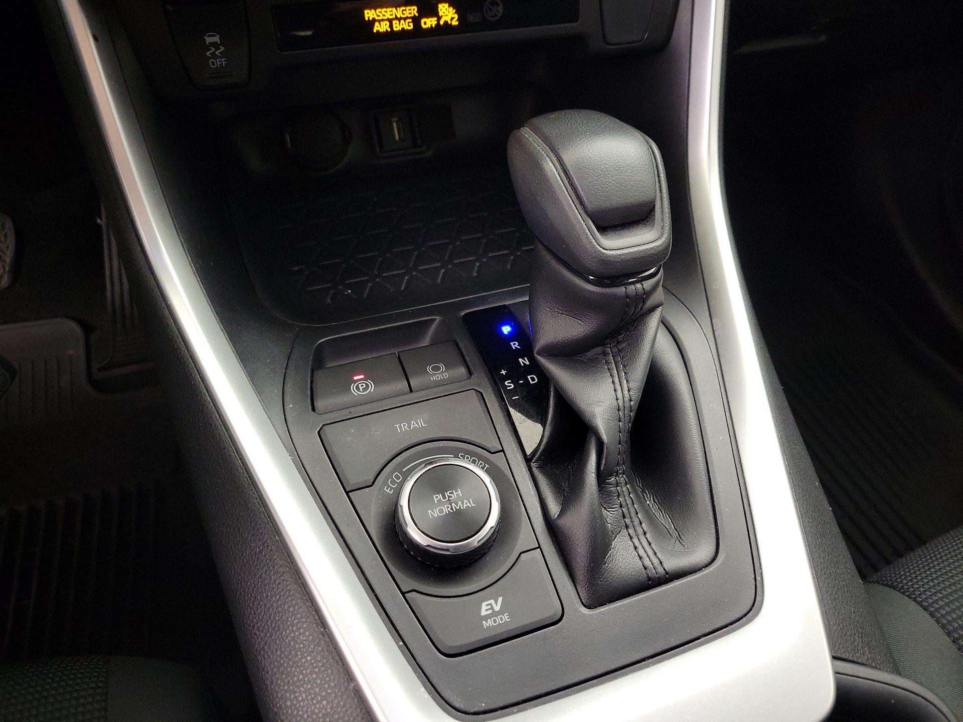 Thumbnail: 2022 Toyota RAV4 - 17