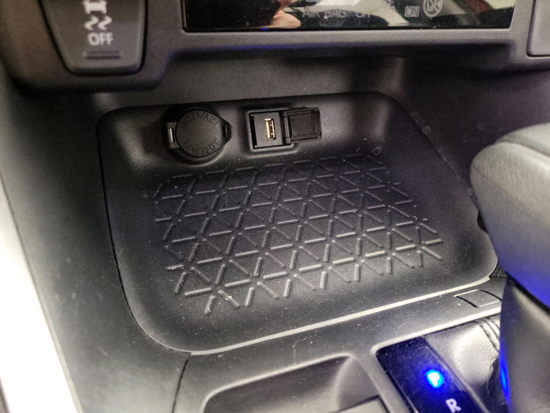 Thumbnail: 2022 Toyota RAV4 - 18