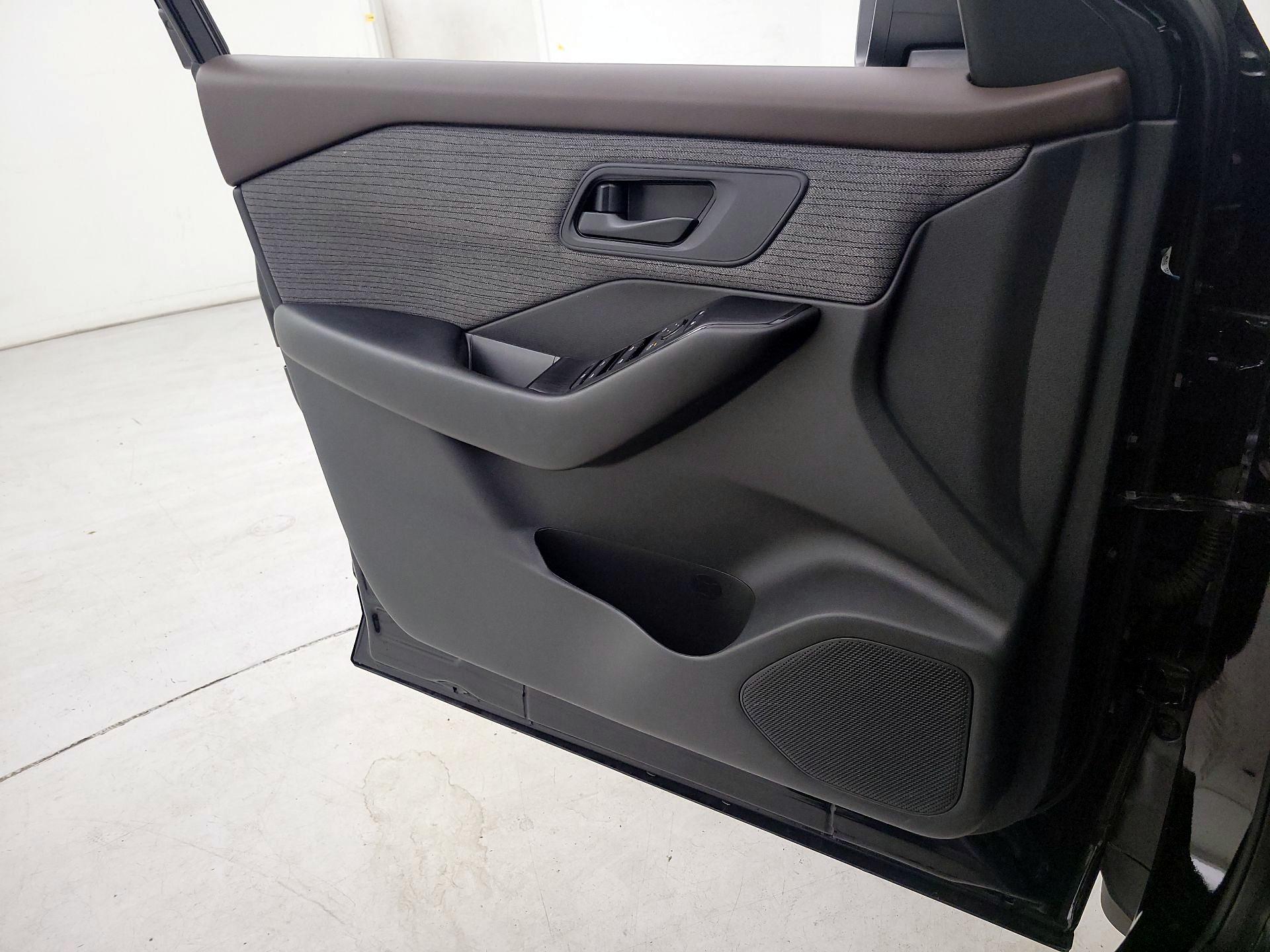 Thumbnail: 2023 Nissan Rogue - 12