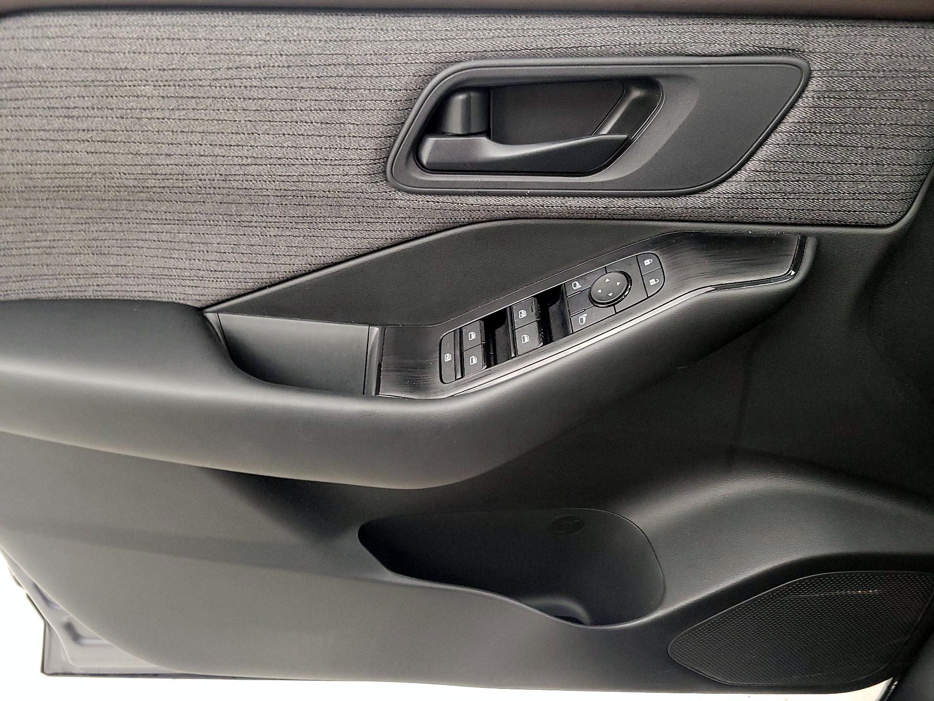 Thumbnail: 2023 Nissan Rogue - 12