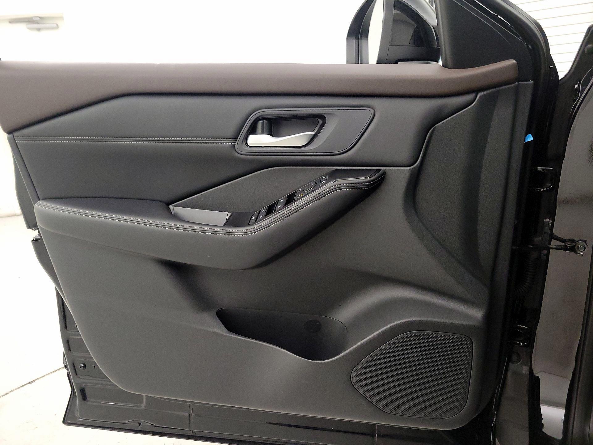 Thumbnail: 2023 Nissan Rogue - 12