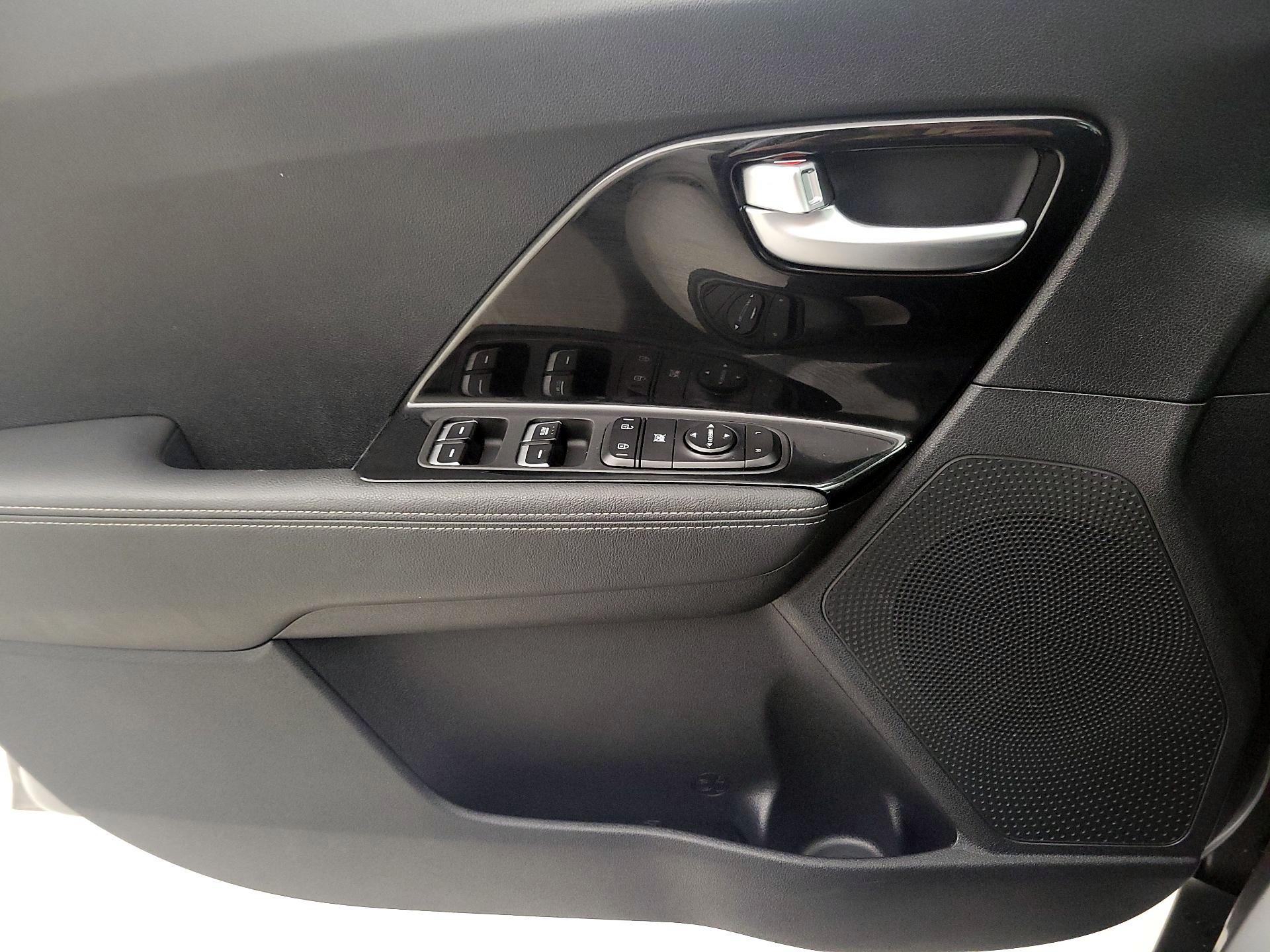 Thumbnail: 2022 Kia Niro - 12