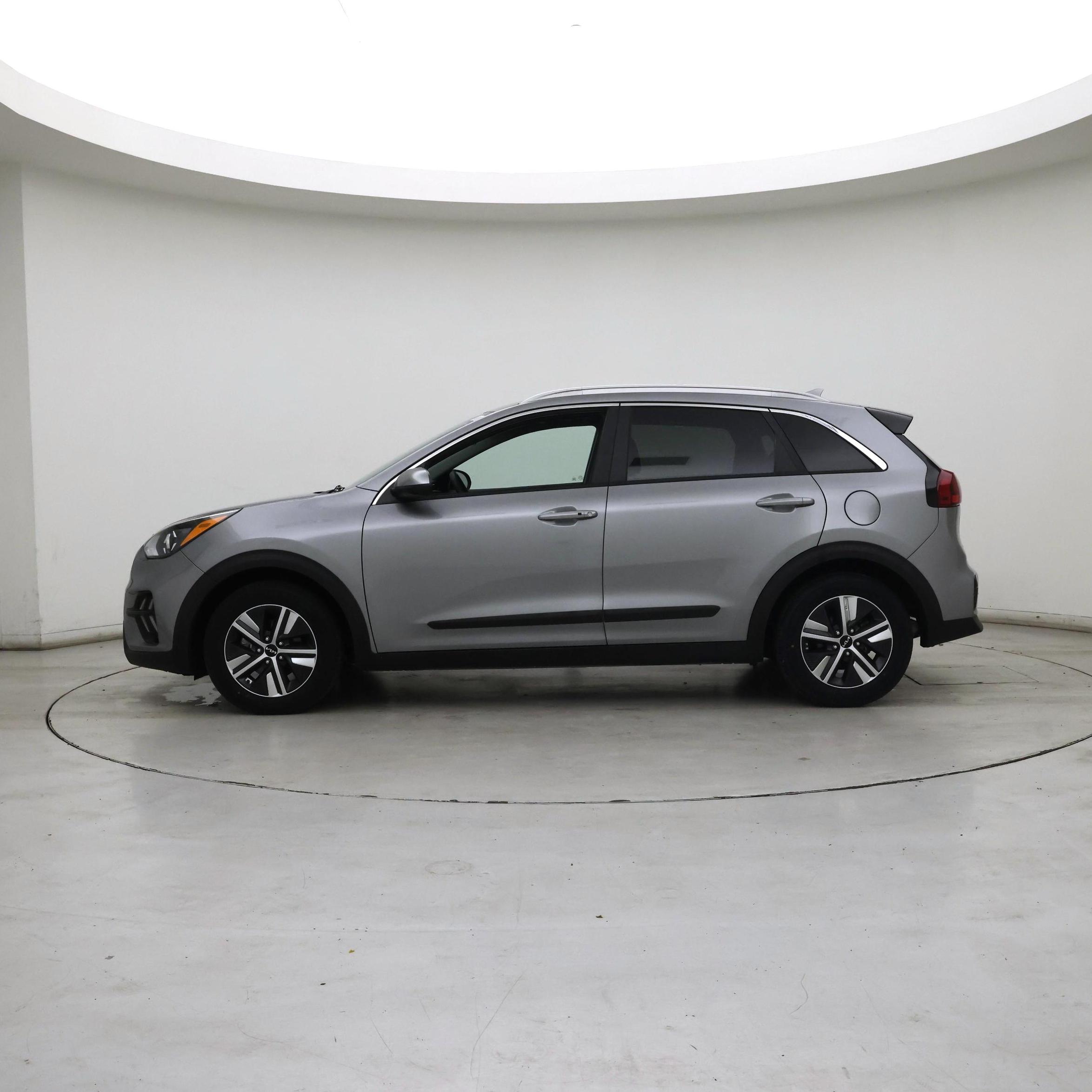 Thumbnail: 2022 Kia Niro - 3