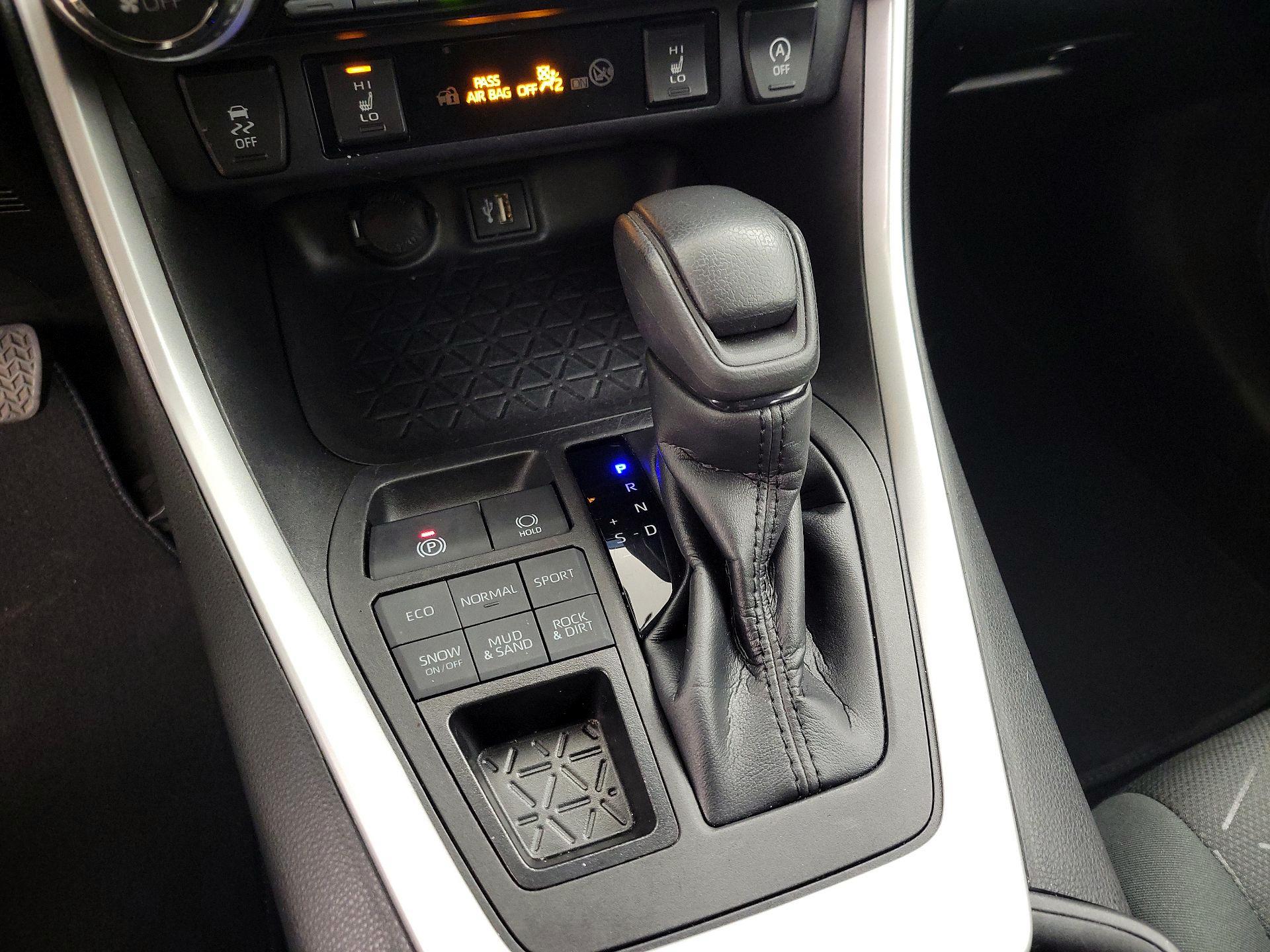 Thumbnail: 2023 Toyota RAV4 - 17