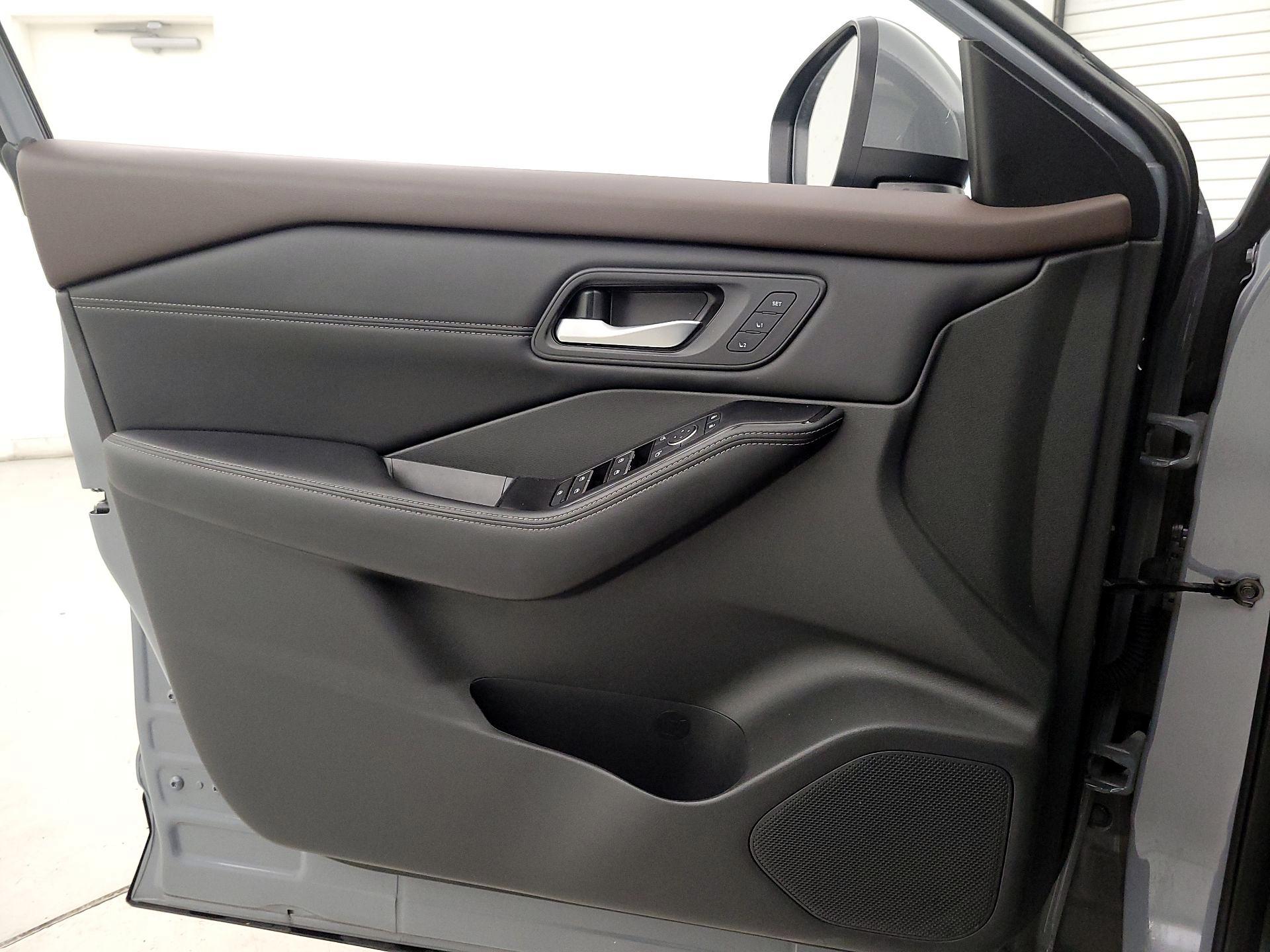 Thumbnail: 2023 Nissan Rogue - 12