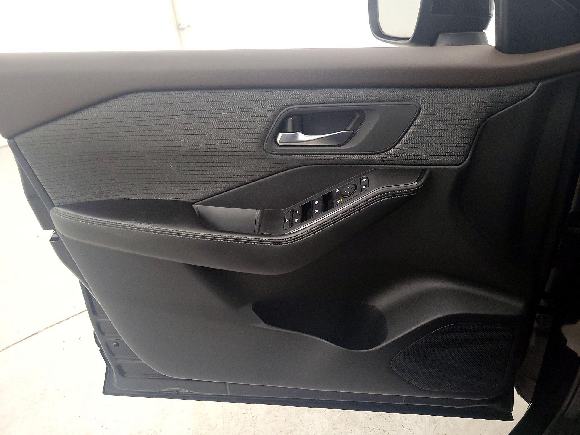 Thumbnail: 2023 Nissan Rogue - 12