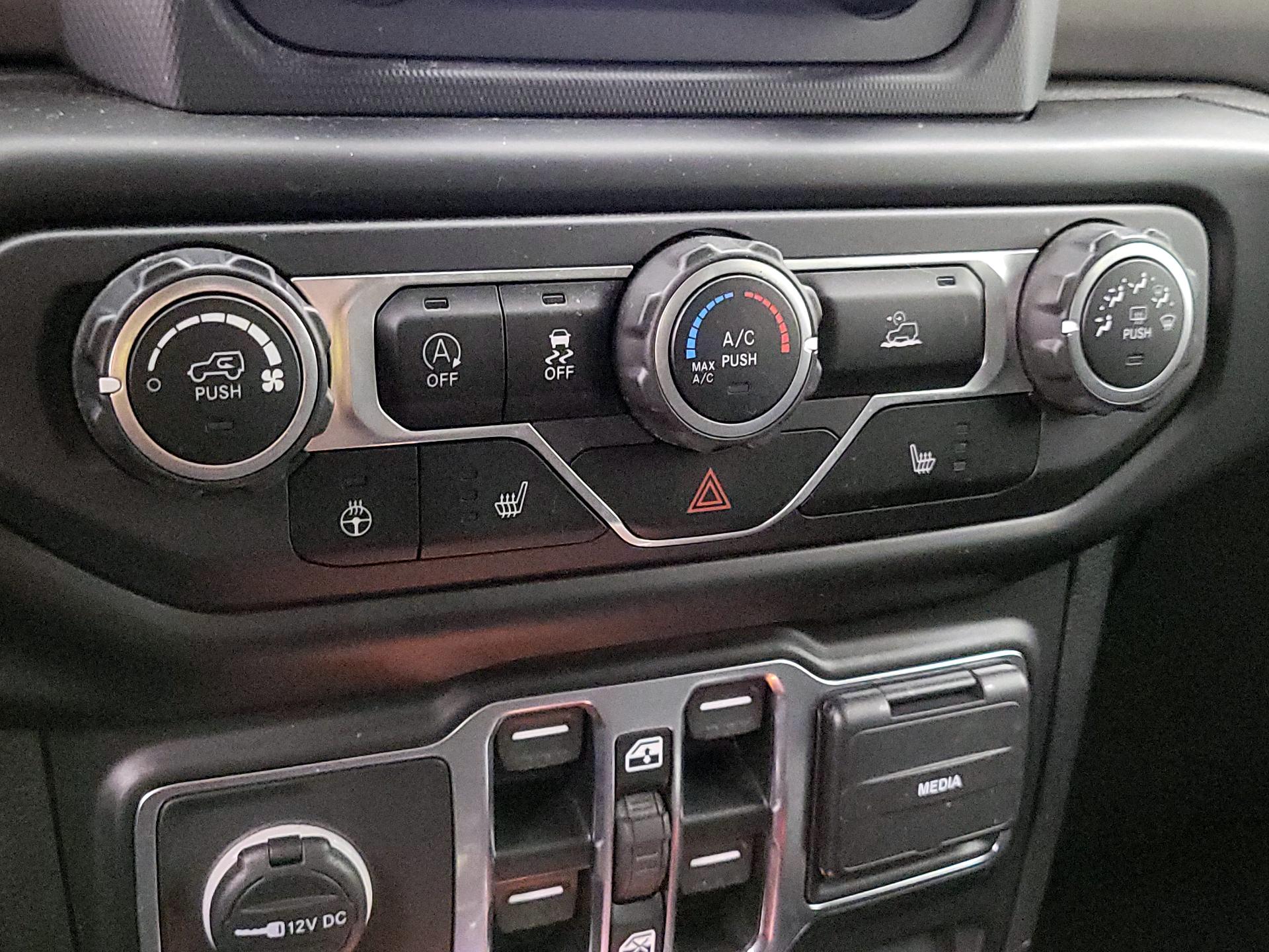 Thumbnail: 2021 Jeep Gladiator - 16