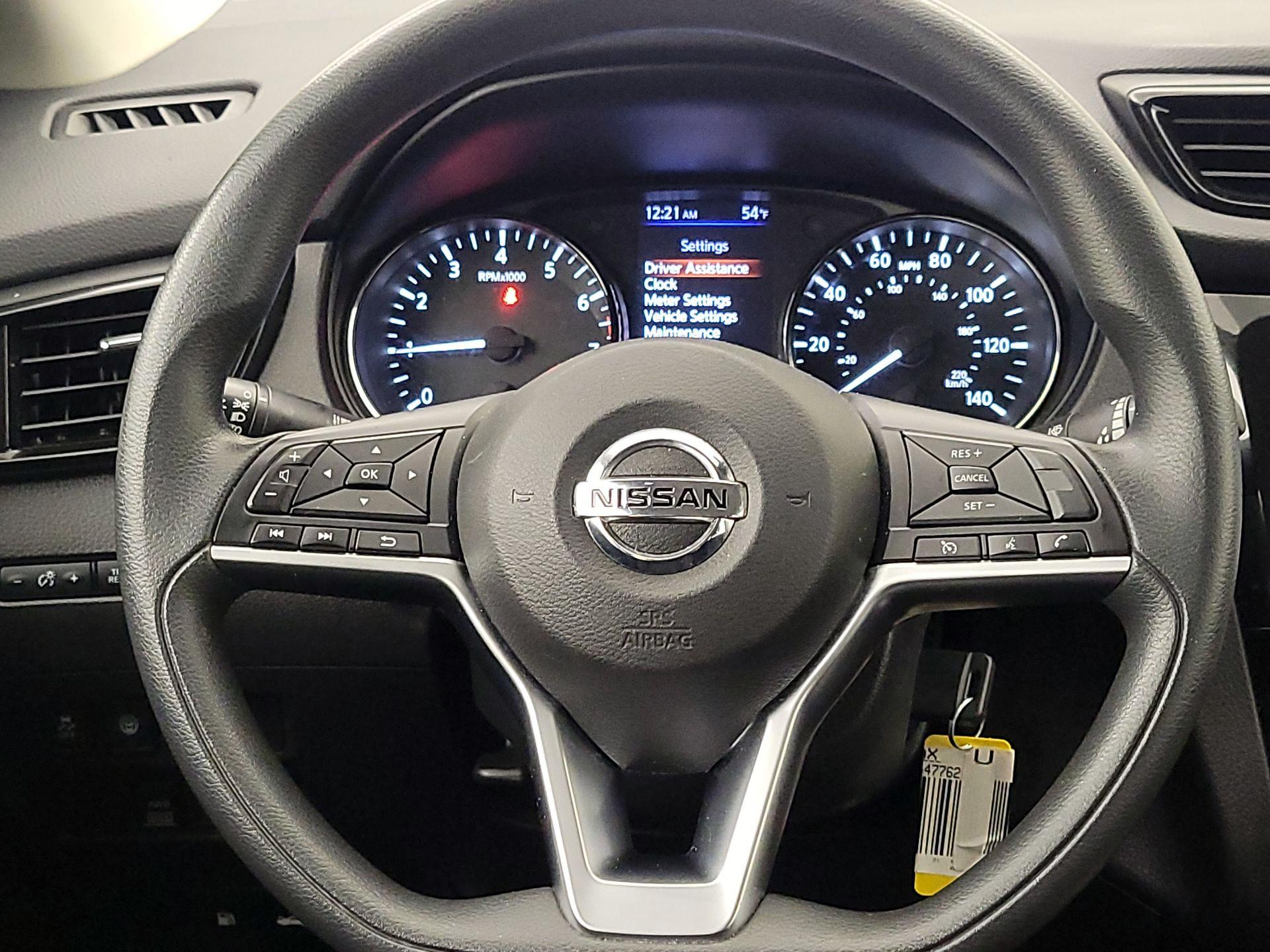 Thumbnail: 2021 Nissan Rogue Sport - 10