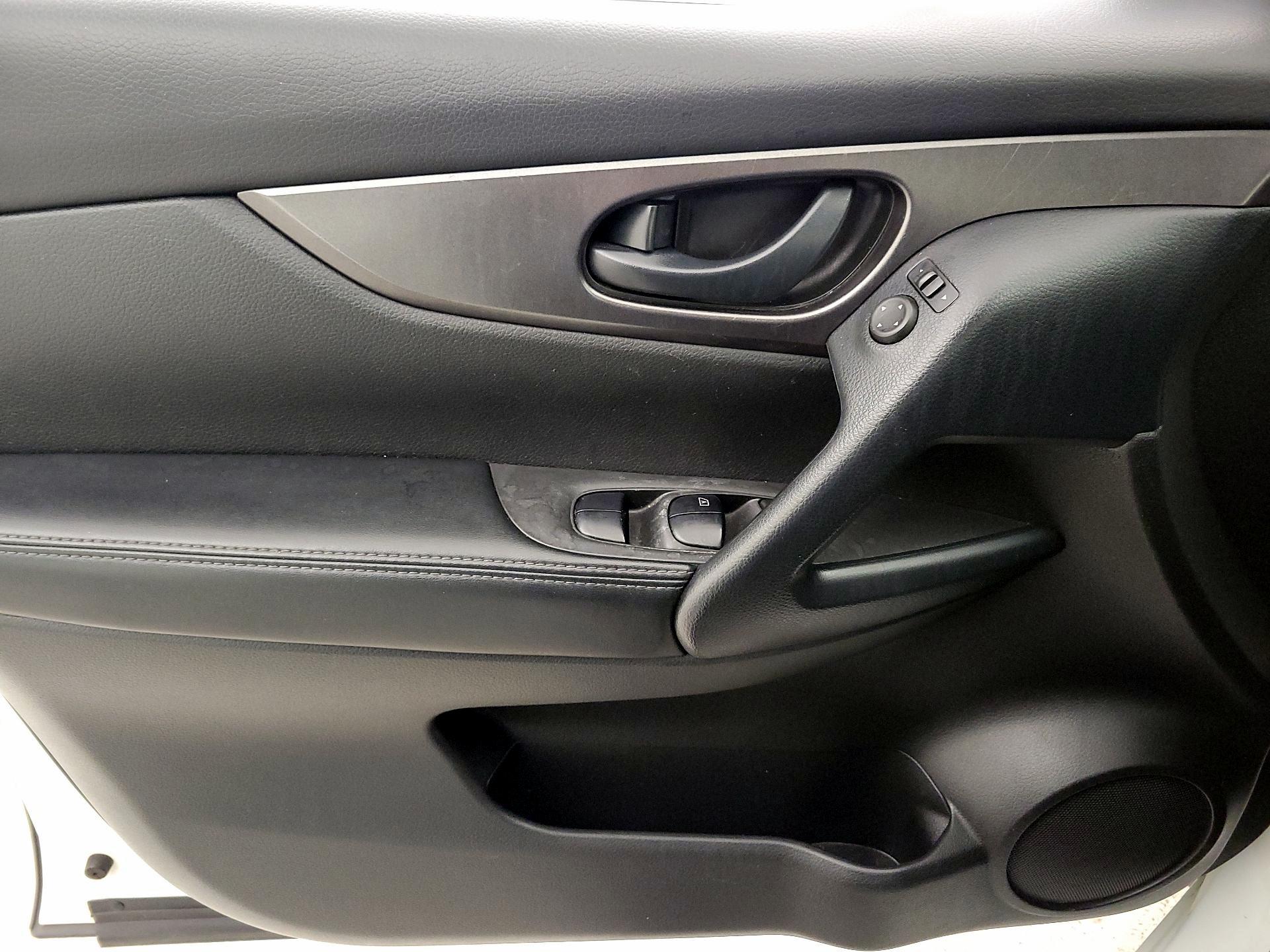 Thumbnail: 2021 Nissan Rogue Sport - 12