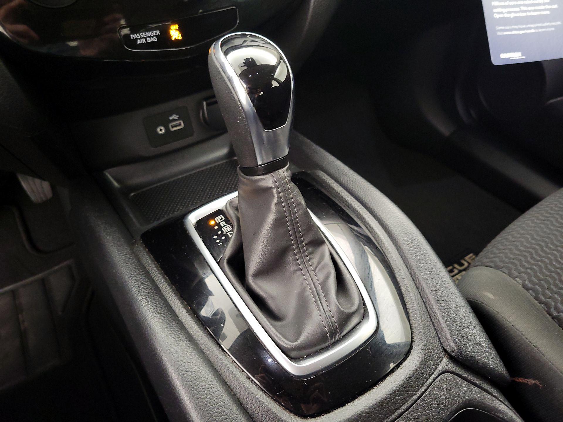 Thumbnail: 2021 Nissan Rogue Sport - 17