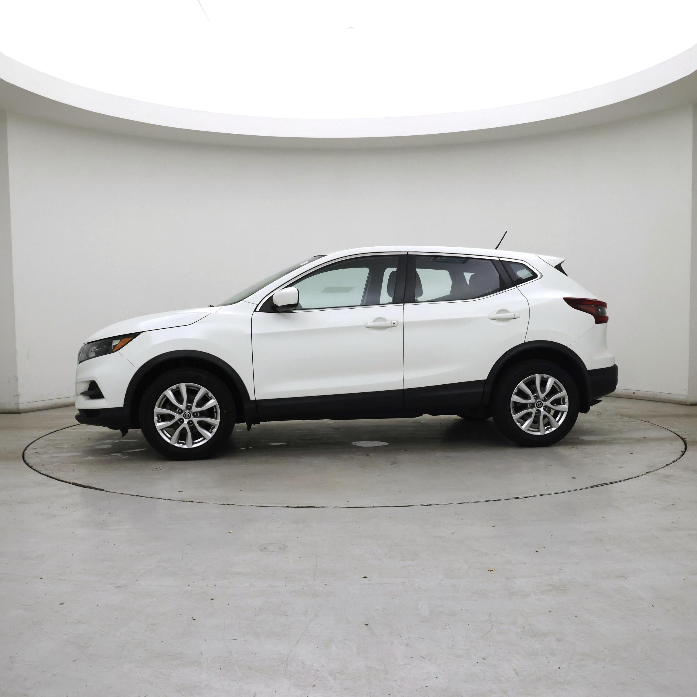 Thumbnail: 2021 Nissan Rogue Sport - 3