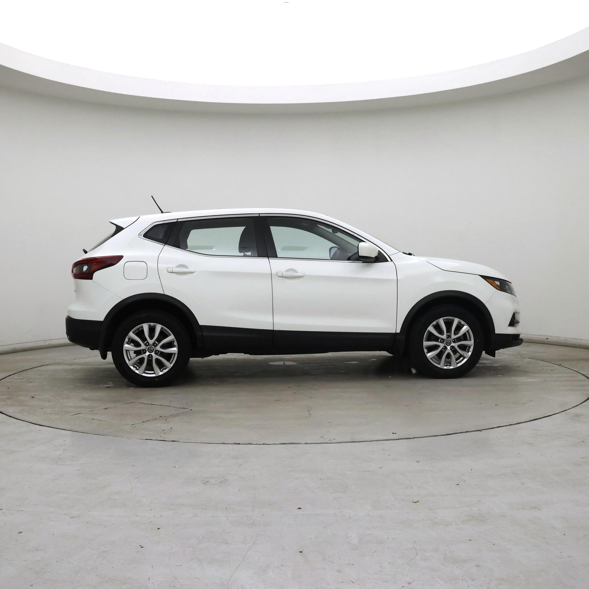 Thumbnail: 2021 Nissan Rogue Sport - 7