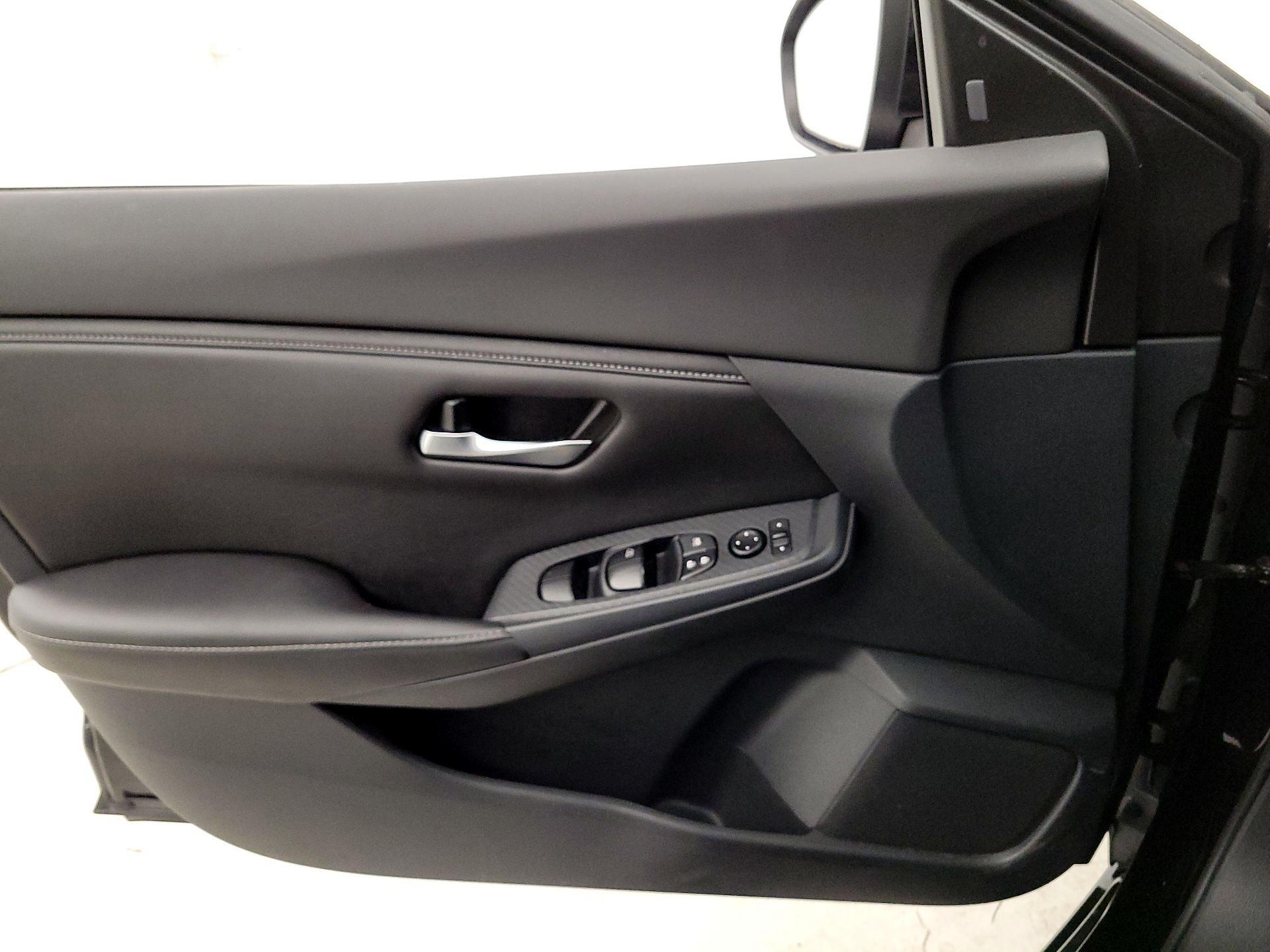 Thumbnail: 2022 Nissan Sentra - 12