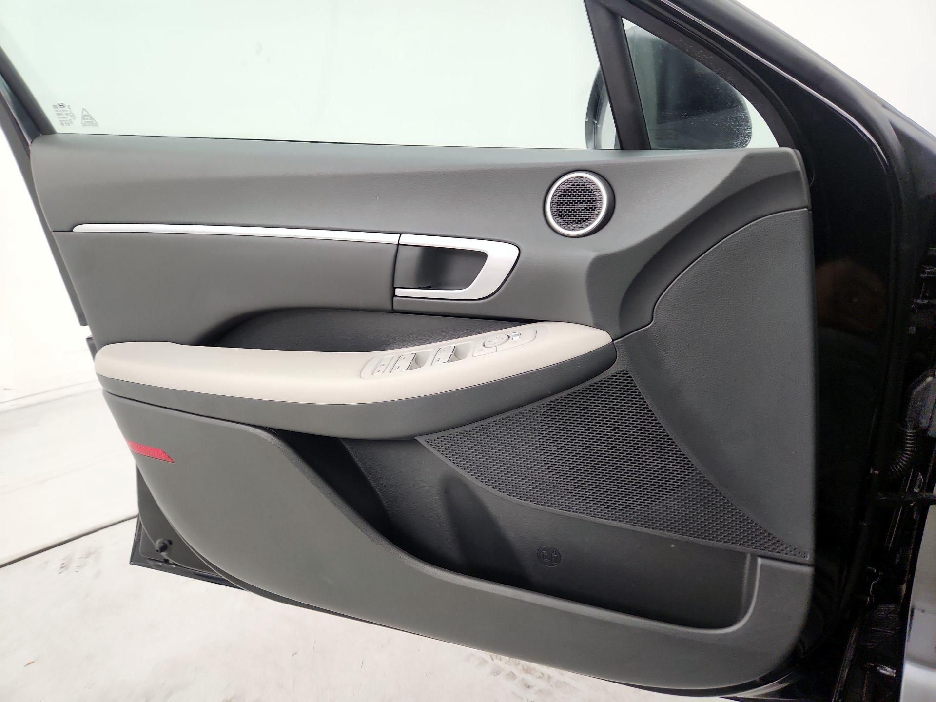 Thumbnail: 2023 Hyundai Sonata - 12