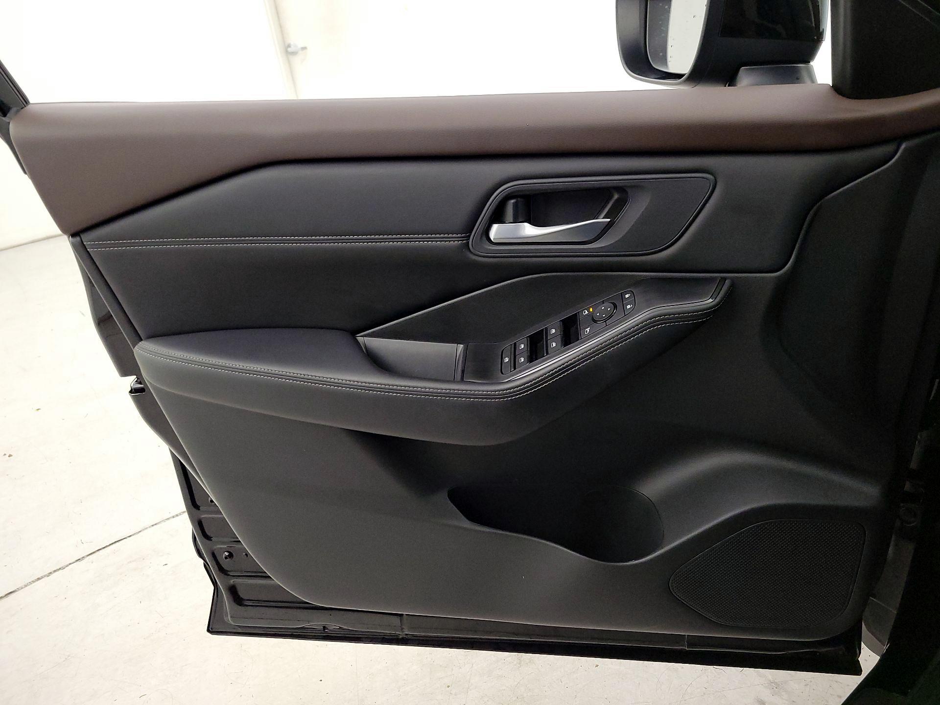 Thumbnail: 2023 Nissan Rogue - 12