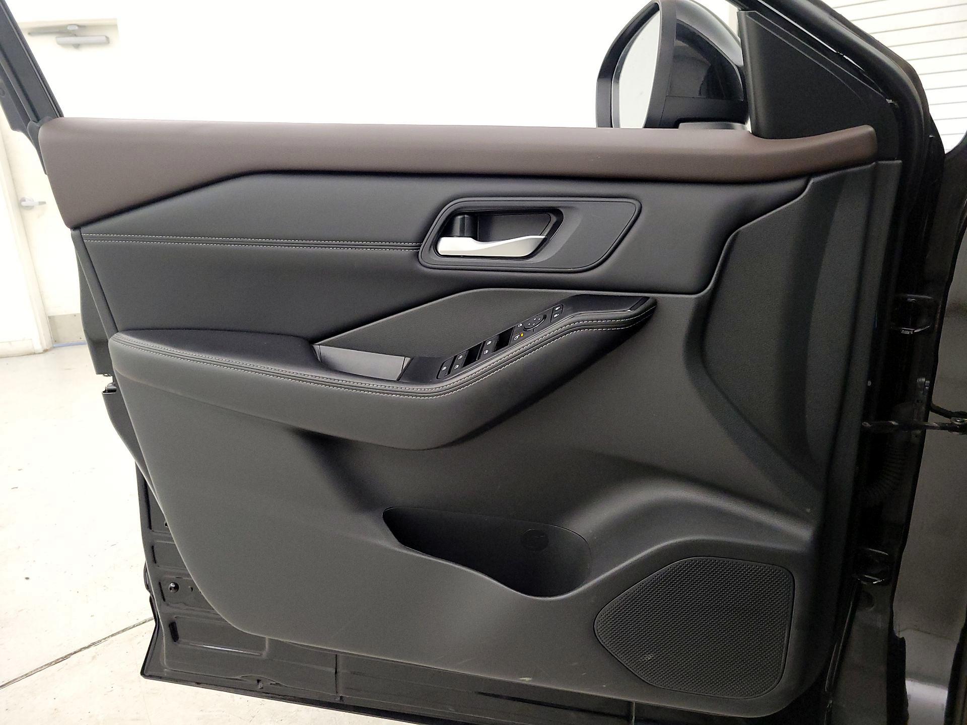 Thumbnail: 2023 Nissan Rogue - 12