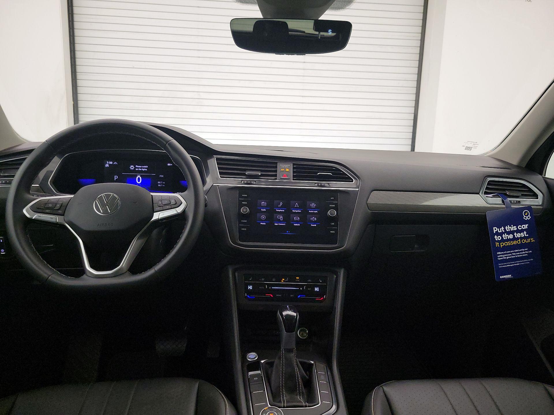 Thumbnail: 2022 Volkswagen Tiguan - 9