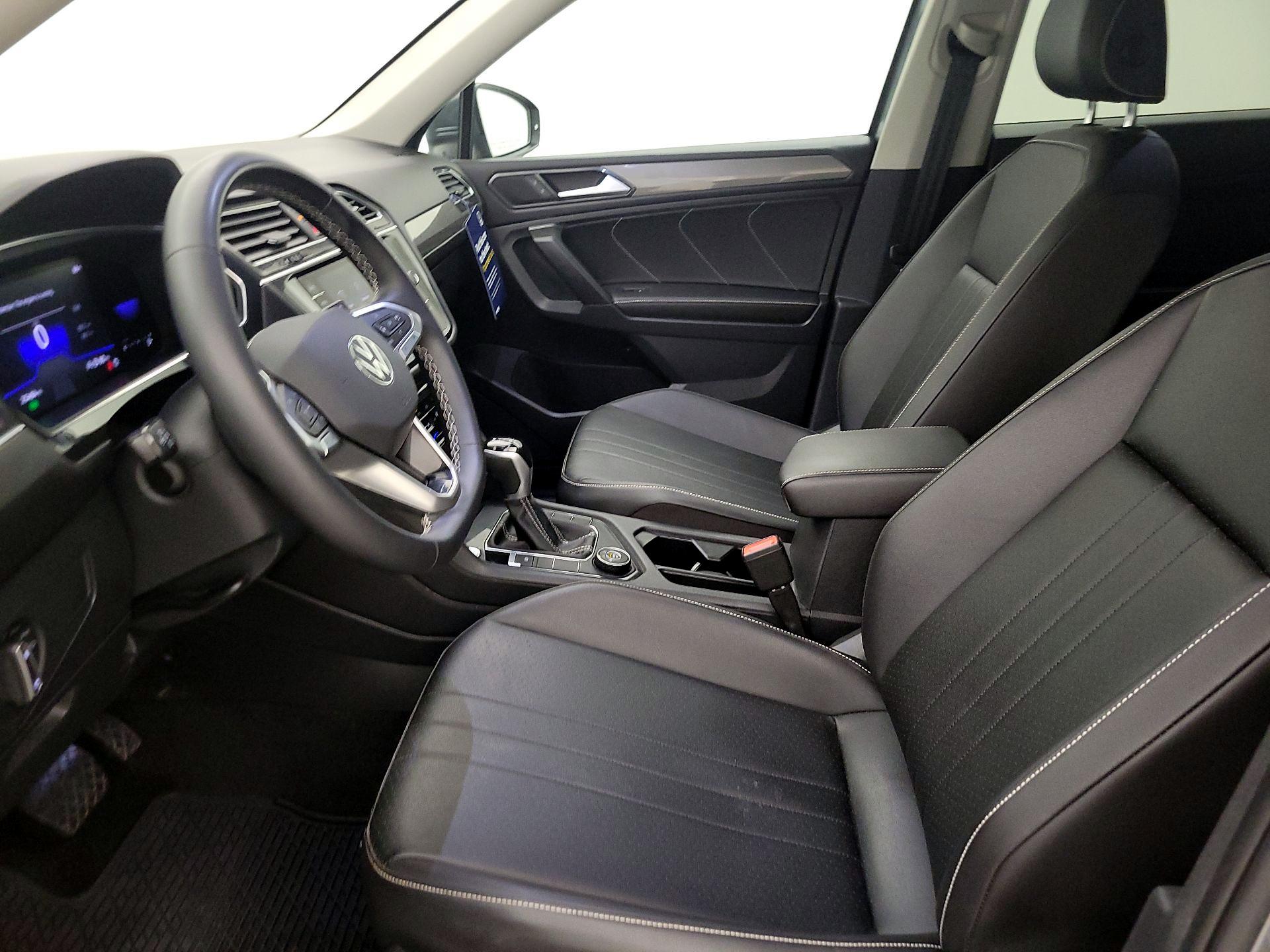 Thumbnail: 2022 Volkswagen Tiguan - 11