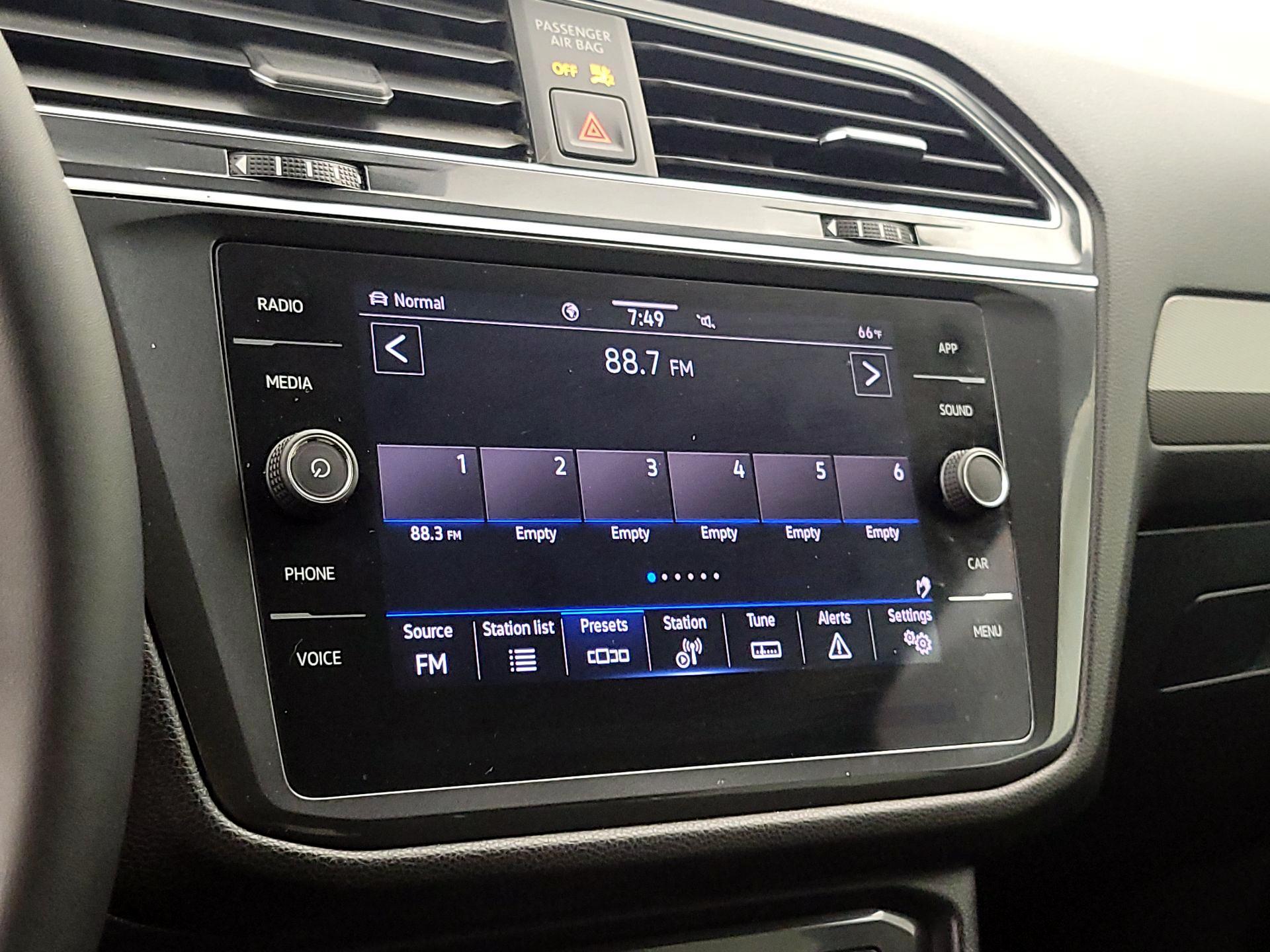 Thumbnail: 2022 Volkswagen Tiguan - 15