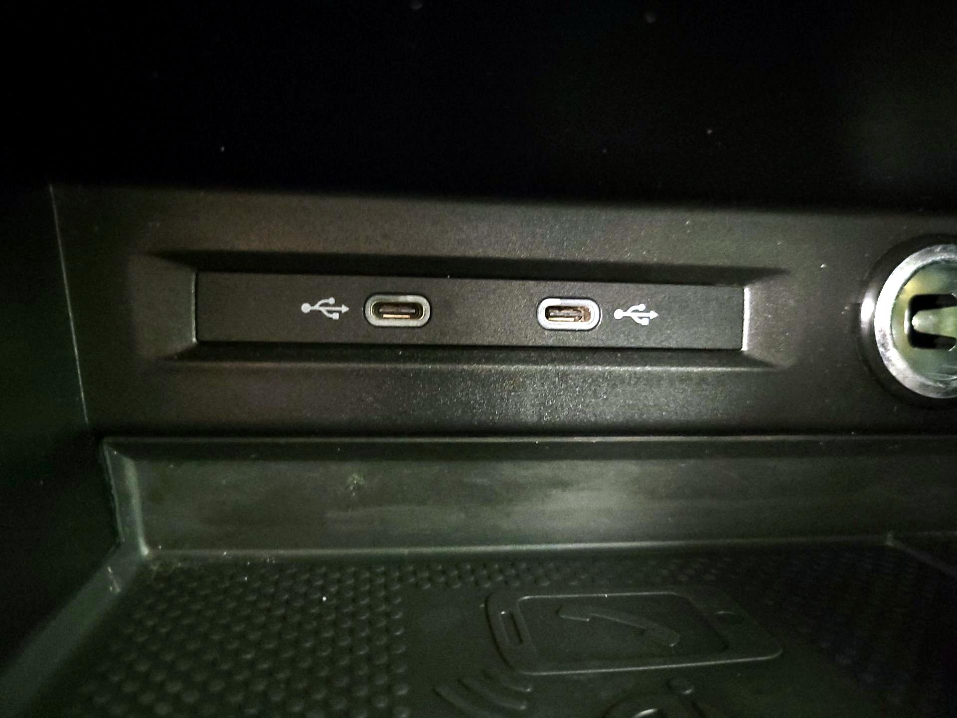 Thumbnail: 2022 Volkswagen Tiguan - 18