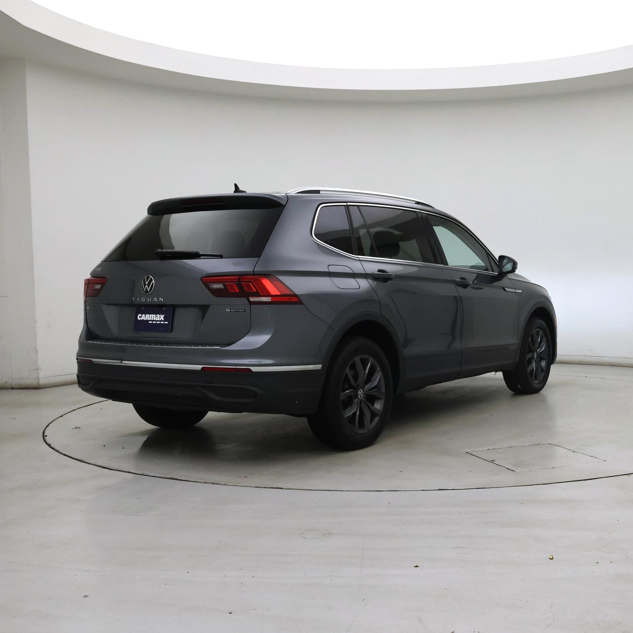 Thumbnail: 2022 Volkswagen Tiguan - 8