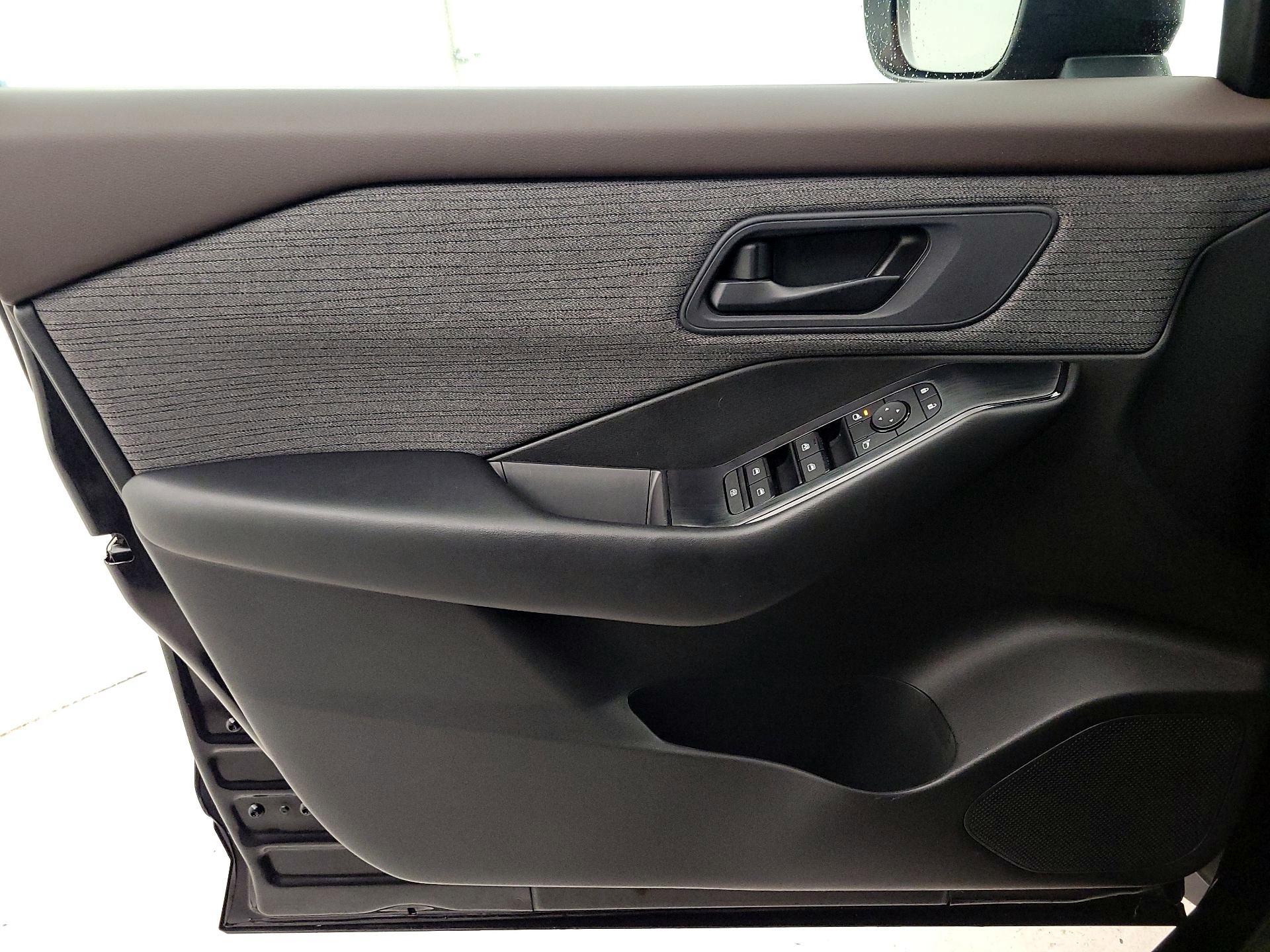 Thumbnail: 2023 Nissan Rogue - 12