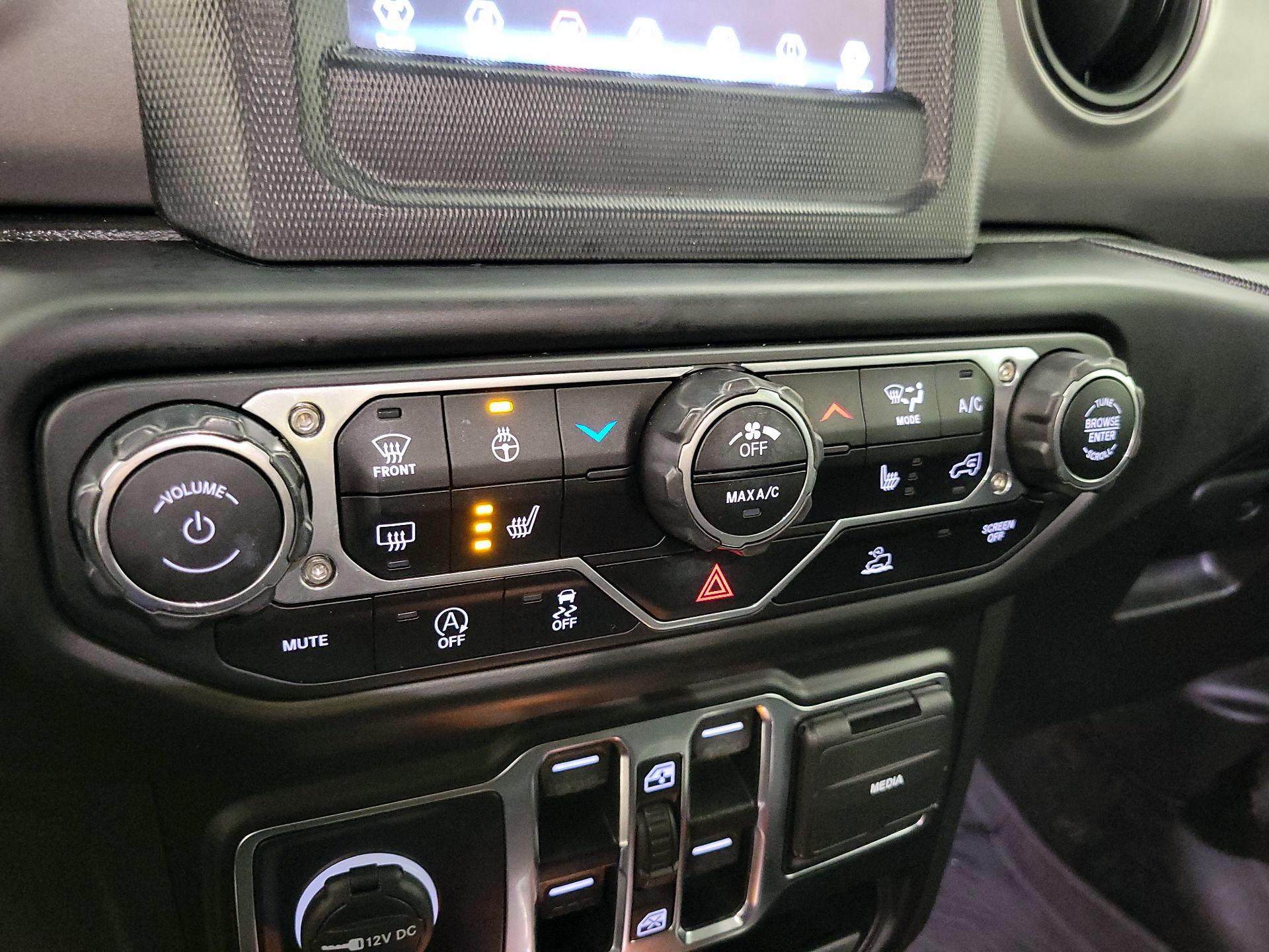 Thumbnail: 2022 Jeep Wrangler - 16