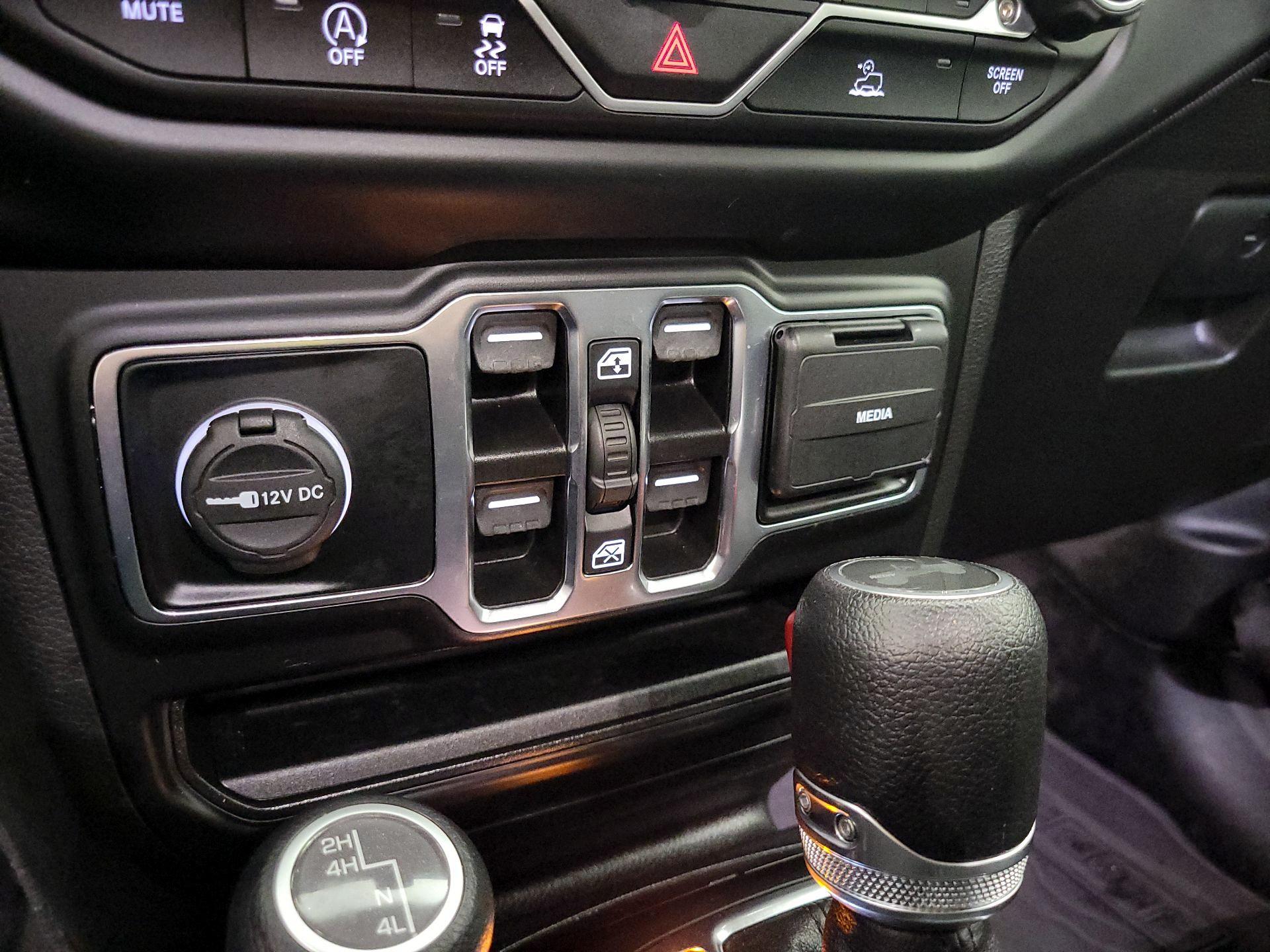 Thumbnail: 2022 Jeep Wrangler - 18