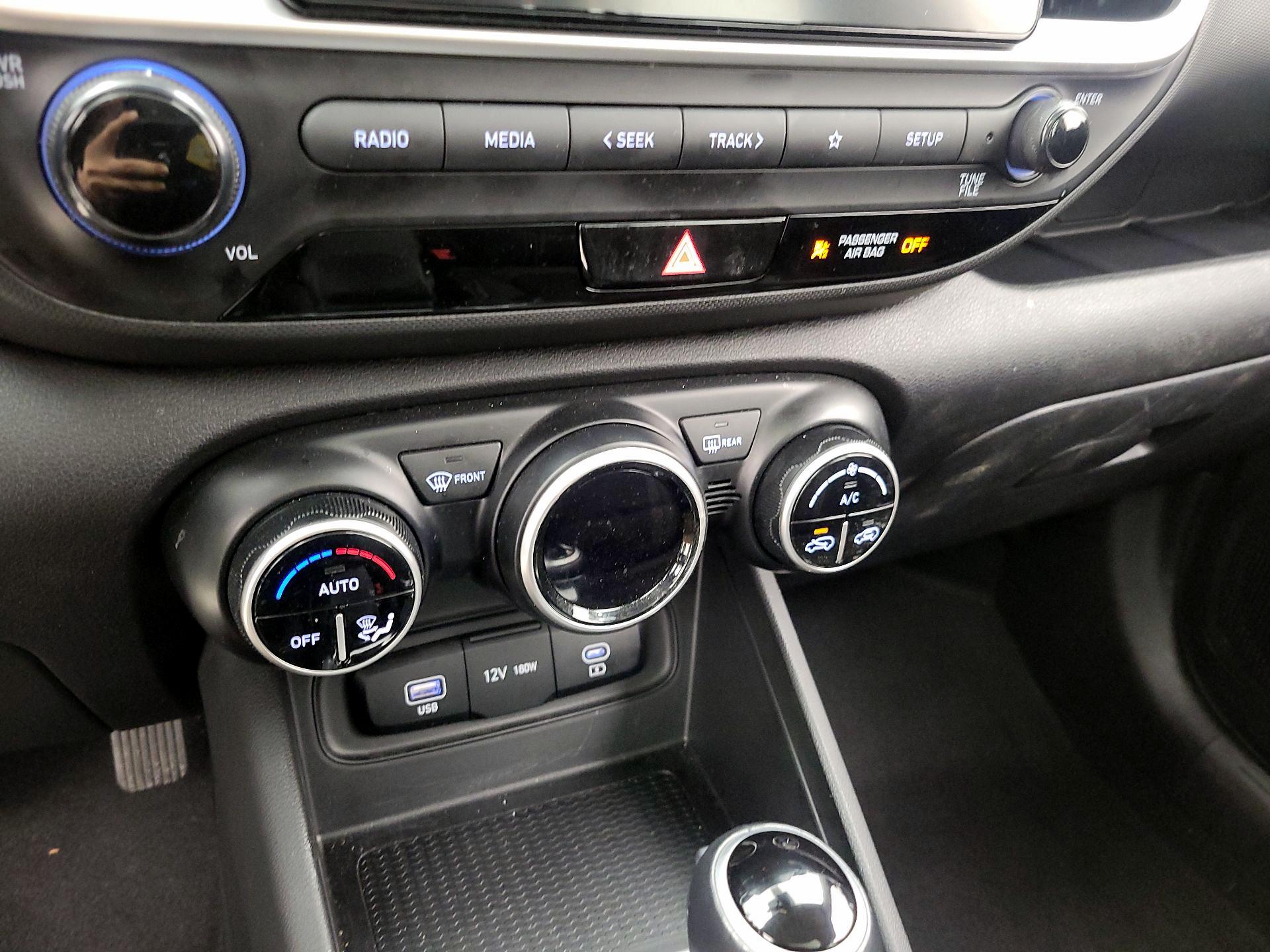 Thumbnail: 2023 Hyundai Venue - 16